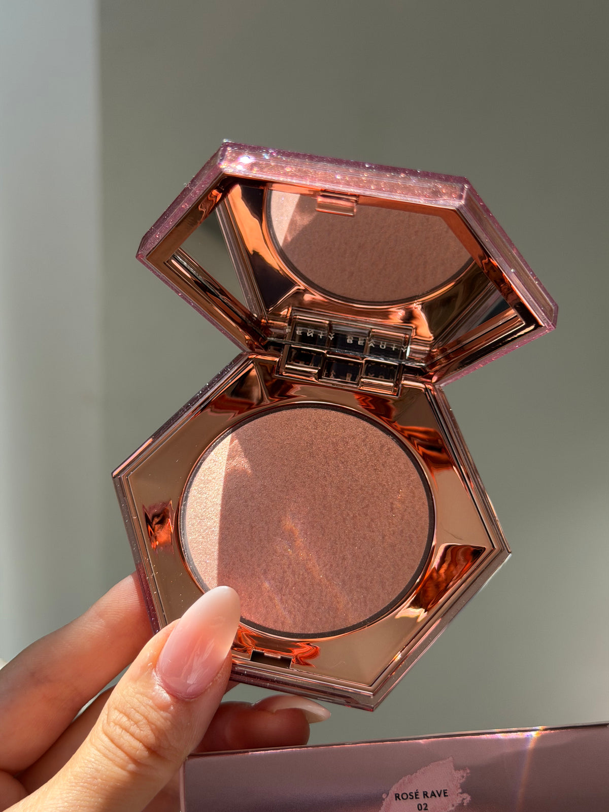 FENTY BEAUTY Diamond Bomb All-Over Diamond Veil Highlighter - Rosé Rave