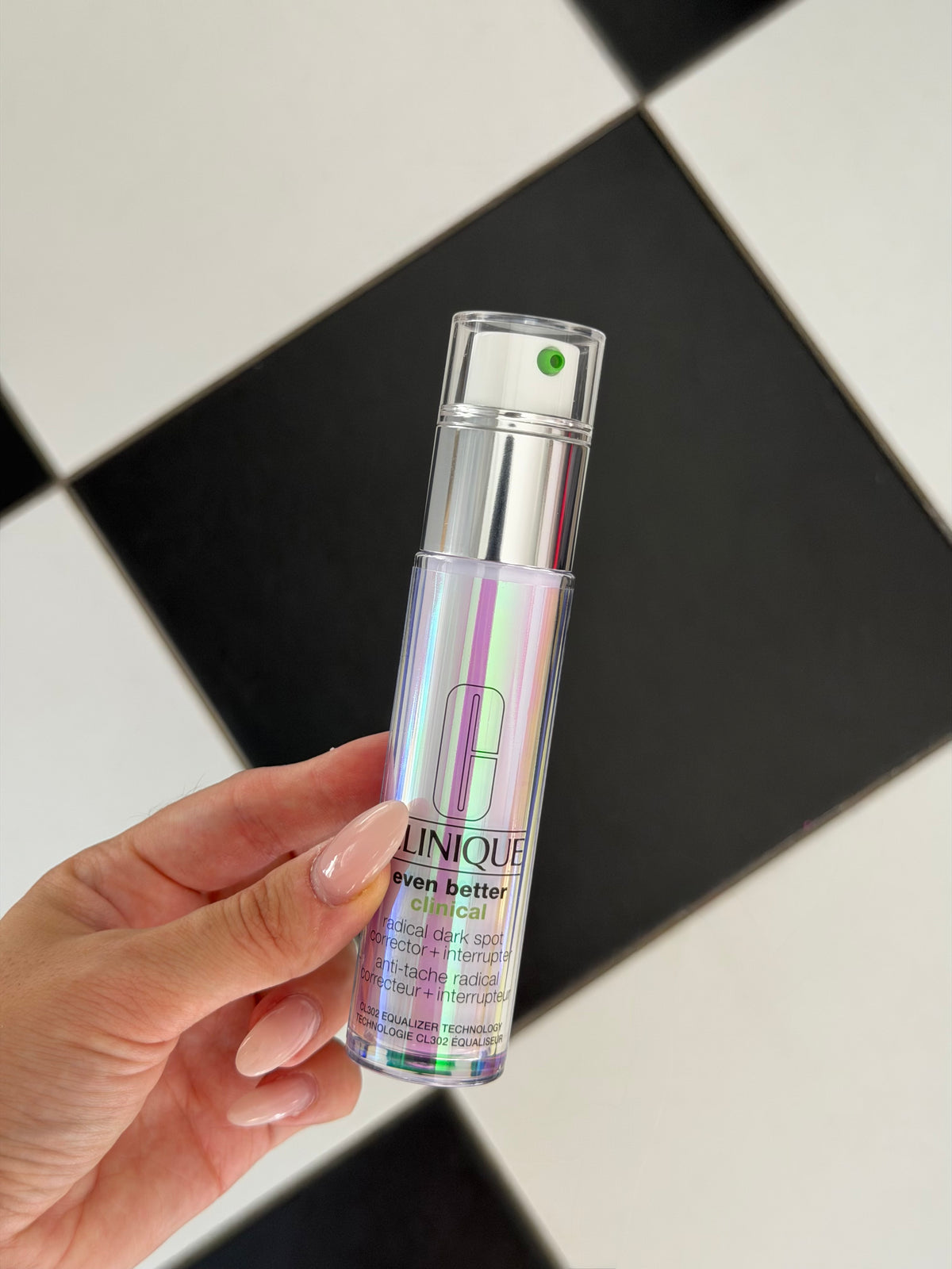CLINIQUE Even Better Clinical™ Radical Dark Spot Corrector + Interrupter - All Skin Types
