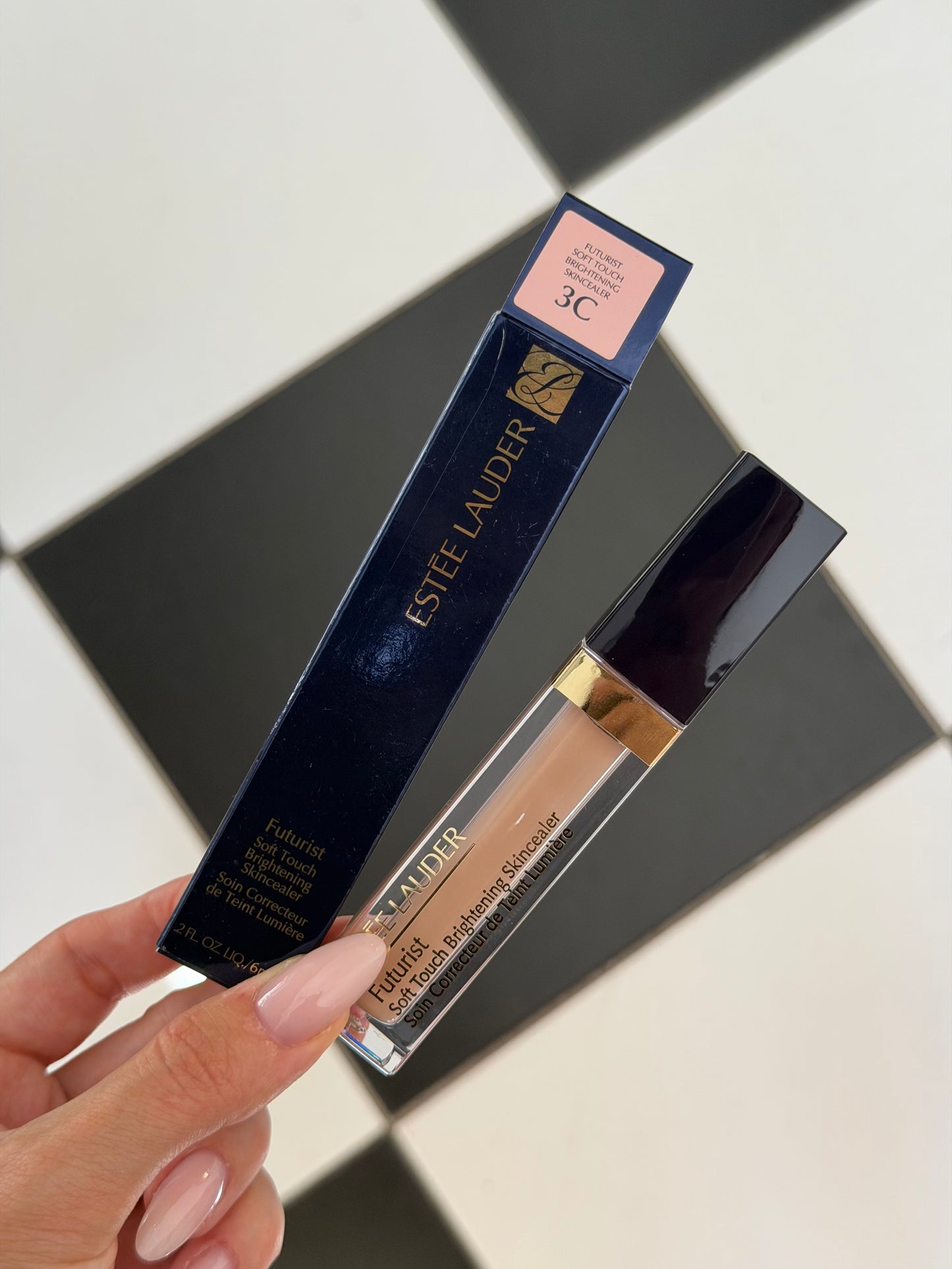 ESTÉE LAUDER Futurist
Soft Touch Brightening Skincealer Concealer (3C)