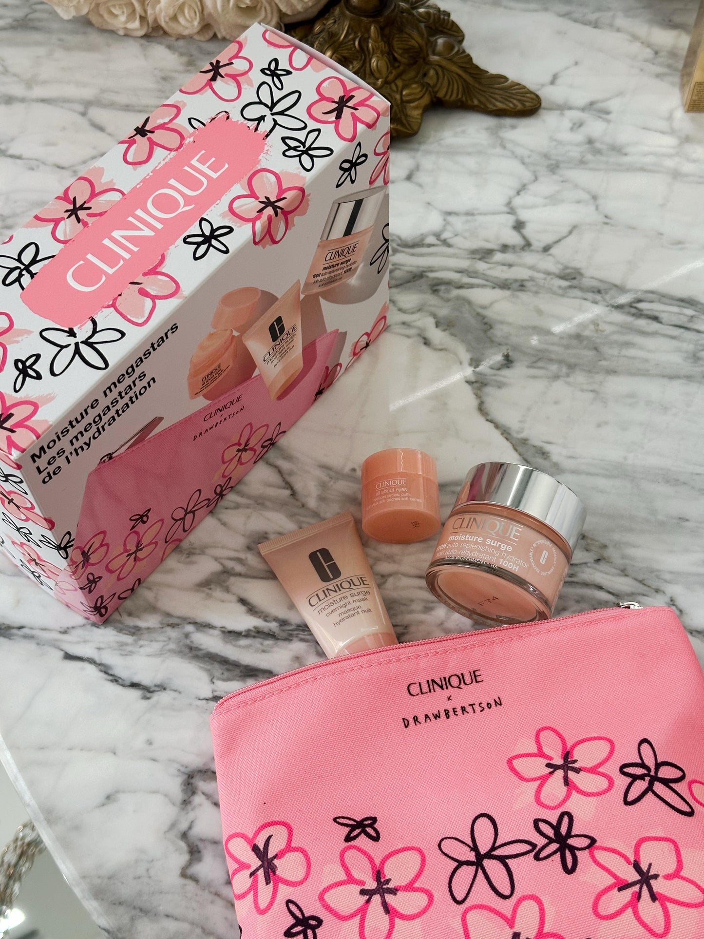 CLINIQUE Moisture Megastars Gift Set
Three Hydration Heroes In One