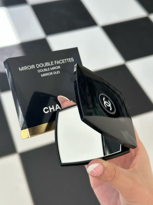 CHANEL Miroir Double Facettes
Mirror Duo