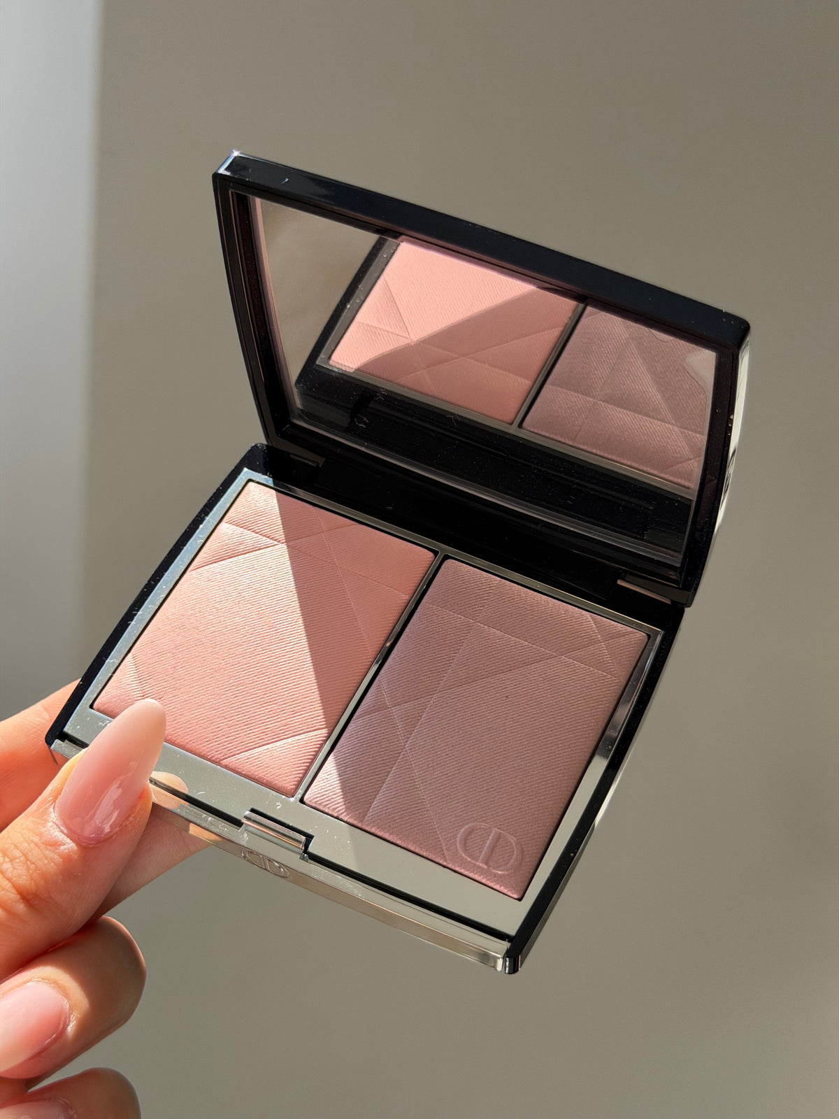 DIOR Rouge Blush Colour & Glow (287)
Multi-Use Face Palette – Color and Highlighter Duo