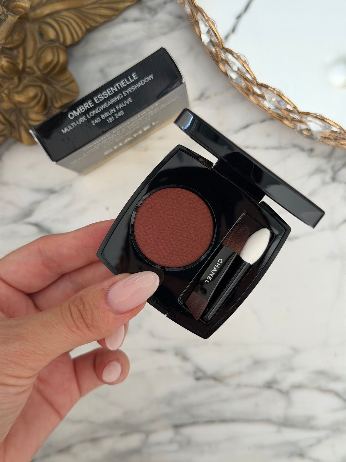 CHANEL Ombre Essentielle Multi-Use Longwearing Eyeshadow (240)