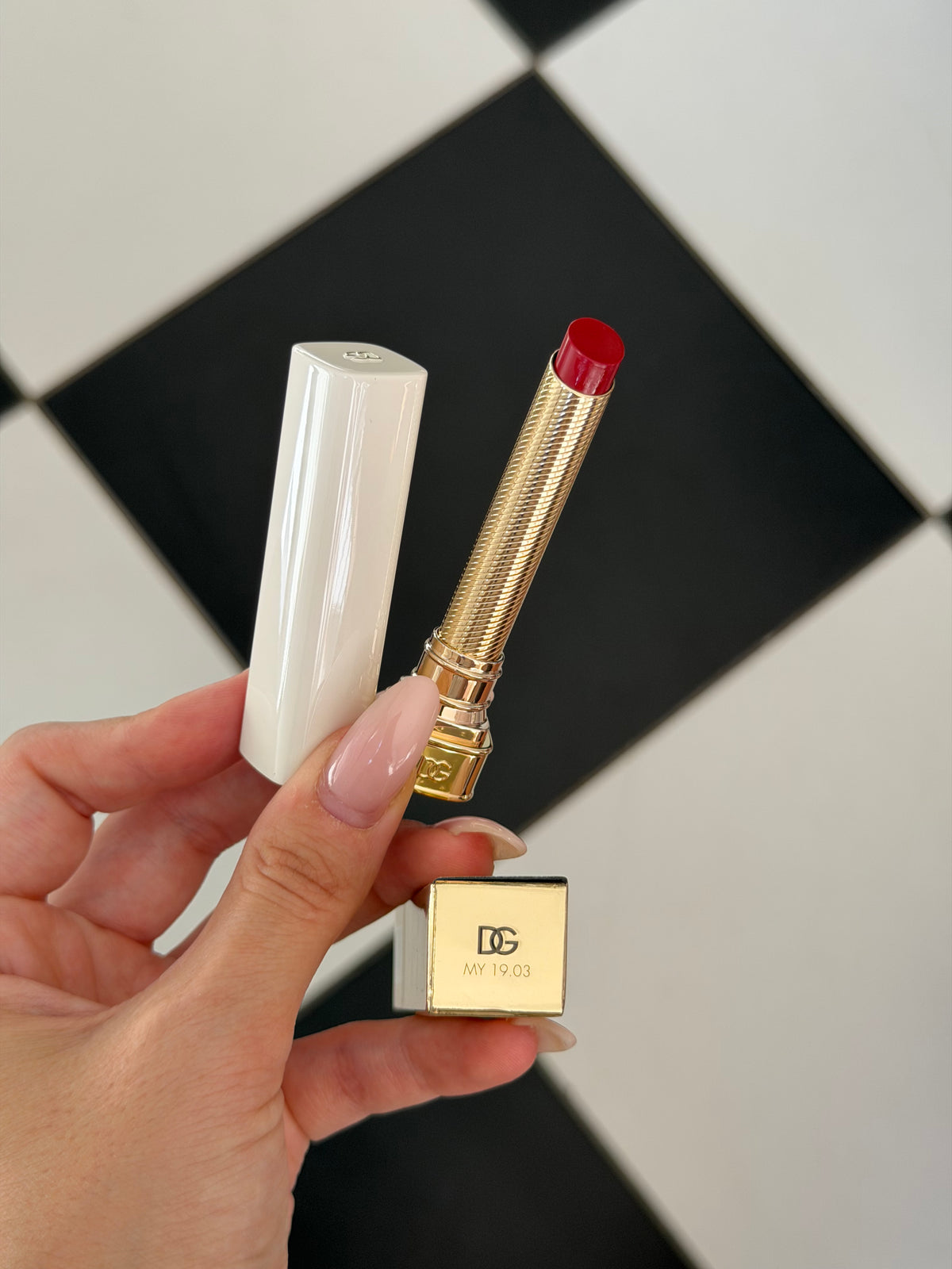 DOLCE&GABBANA My Juicy Sheer Lipstick - My 19.03
Instant Shine & Hydration Lip Stylo