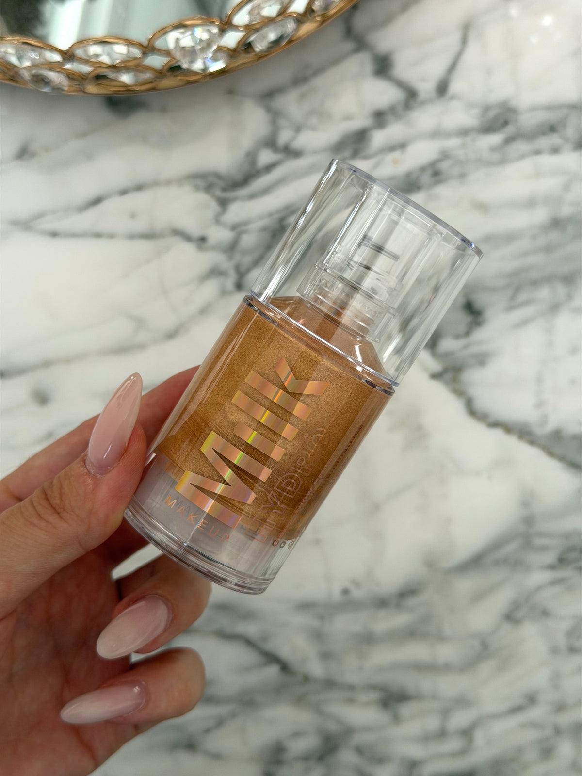MILK MAKEUP Hydro Grip + Glow Primer
Illuminating Primer
