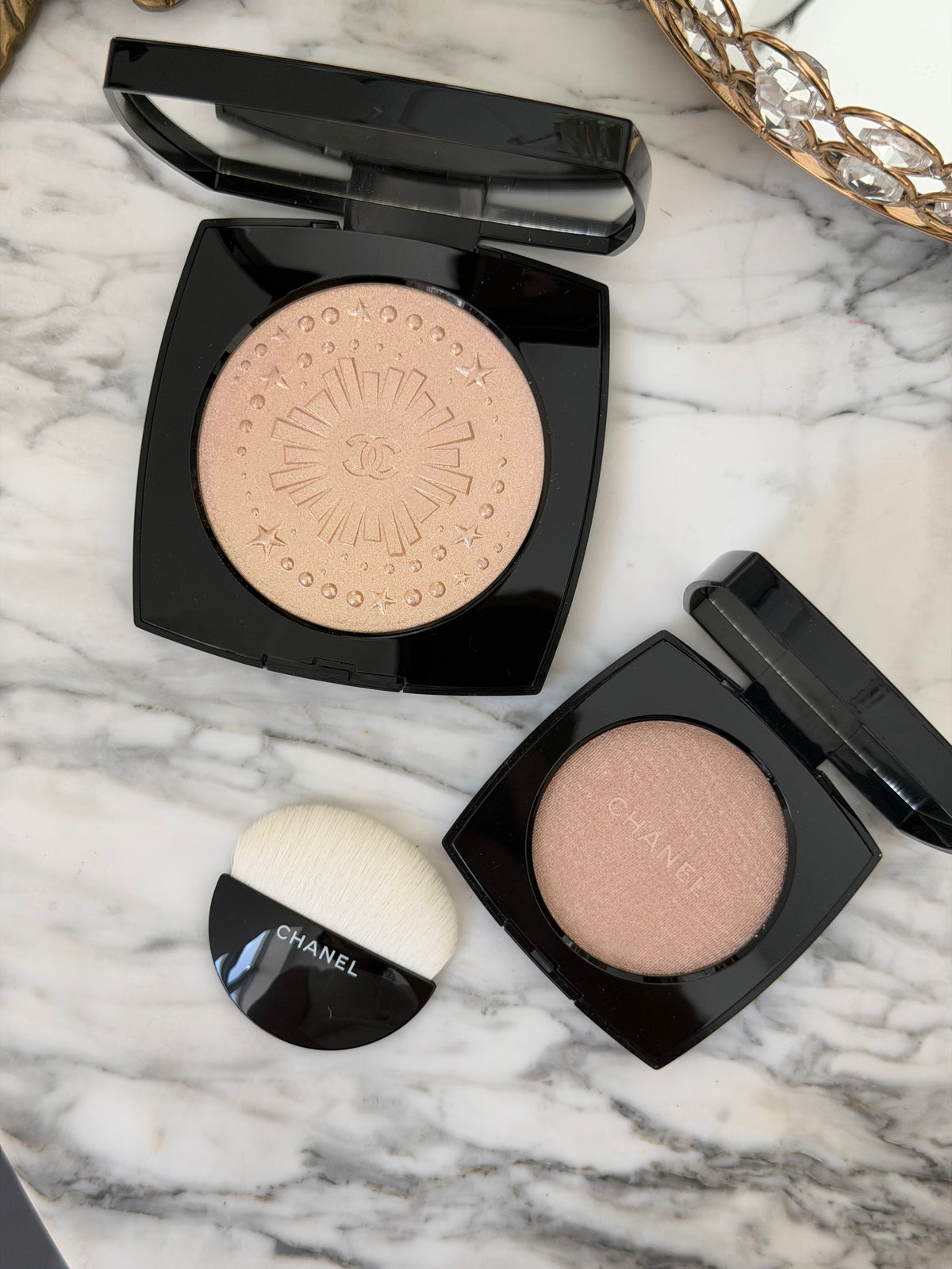 CHANEL Diamond Dust
Oversize Illuminating Powder