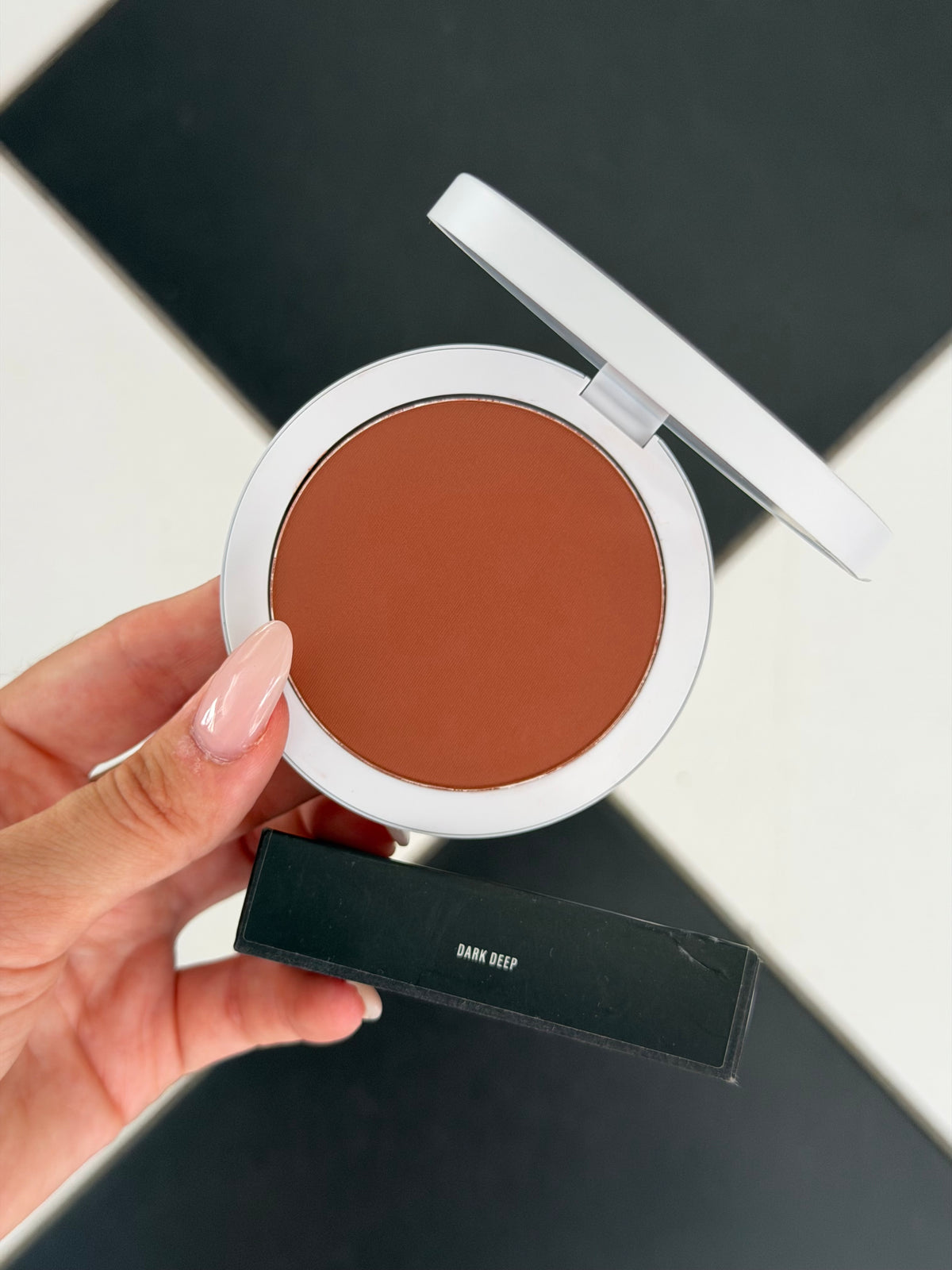 MAKEUP BY MARIO Softsculpt Powder Bronzer - Dark Deep