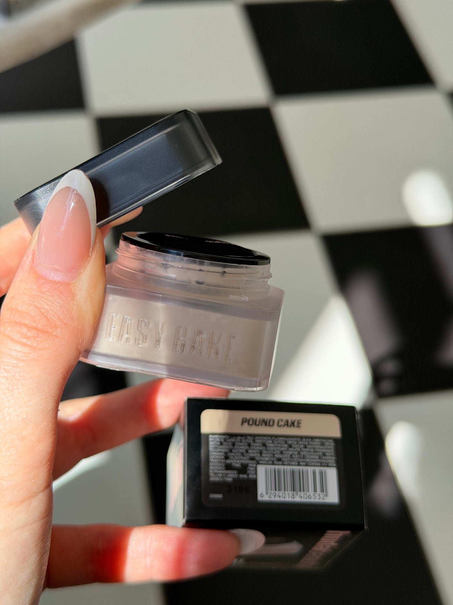 HUDA BEAUTY Easy Bake Loose Baking & Setting Powder - Cupcake