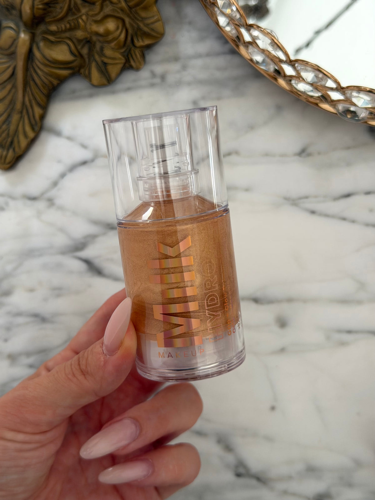 MILK MAKEUP Hydro Grip + Glow Primer
Illuminating Primer