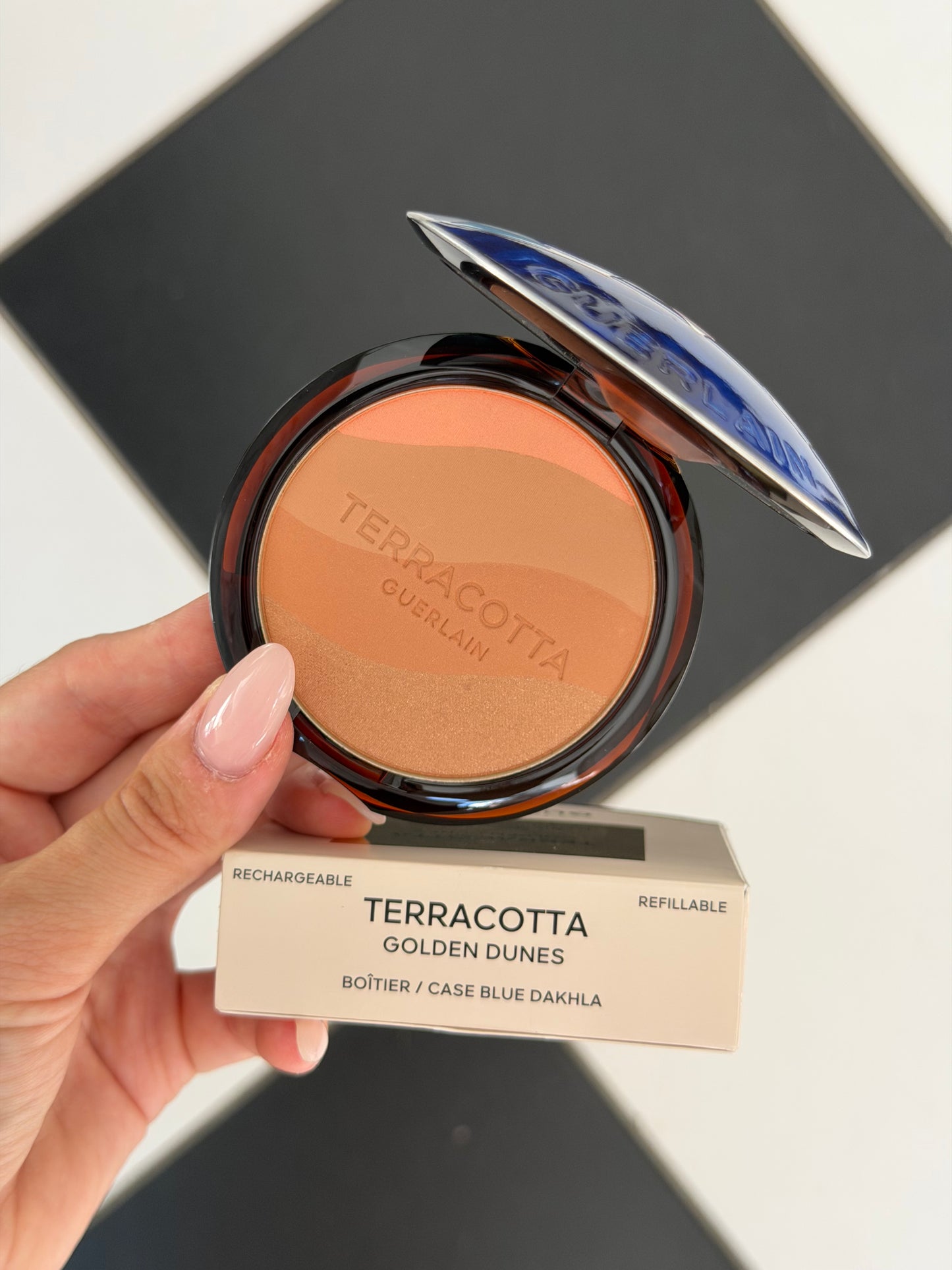GUERLAIN Terracotta Golden Dunes
The Sun-Kissed Healthy Glow Powder Limited Edition - Case Blue Dakhla