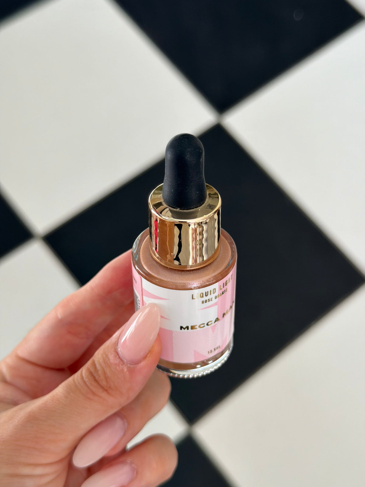 MECCA MAXIMA Liquid Light Highlighter - Rose Quartz