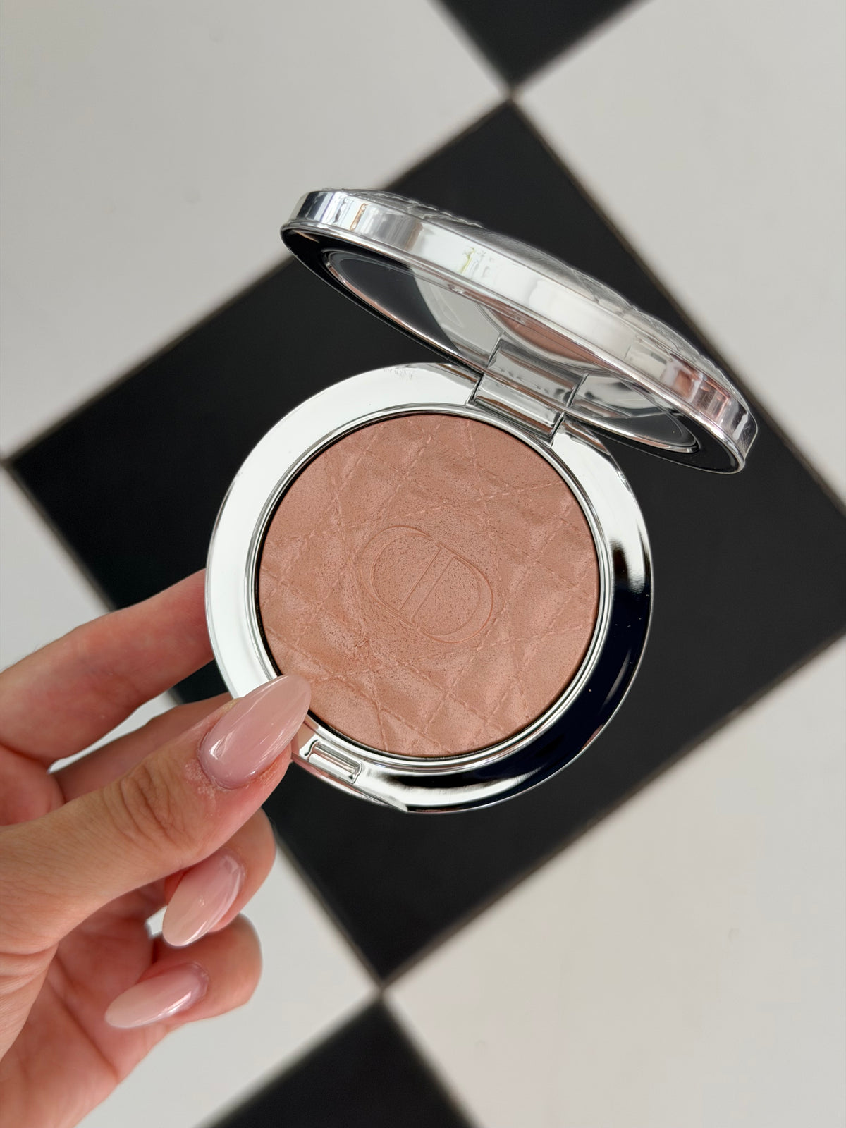 DIOR Forever Glow Luminizer - Illuminating Powder For Face (02)
