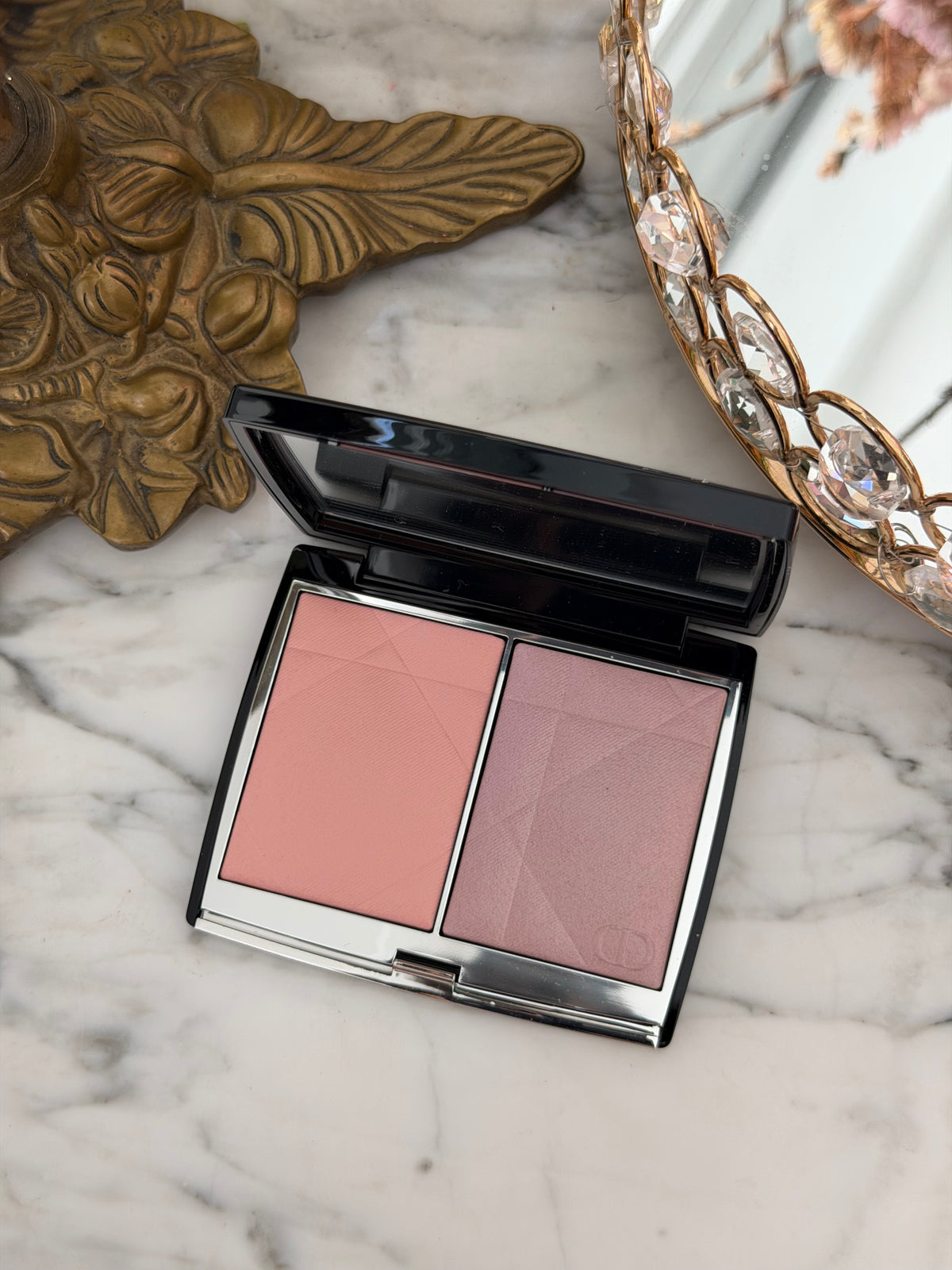 DIOR Rouge Blush Colour & Glow (287)
Multi-Use Face Palette – Color and Highlighter Duo