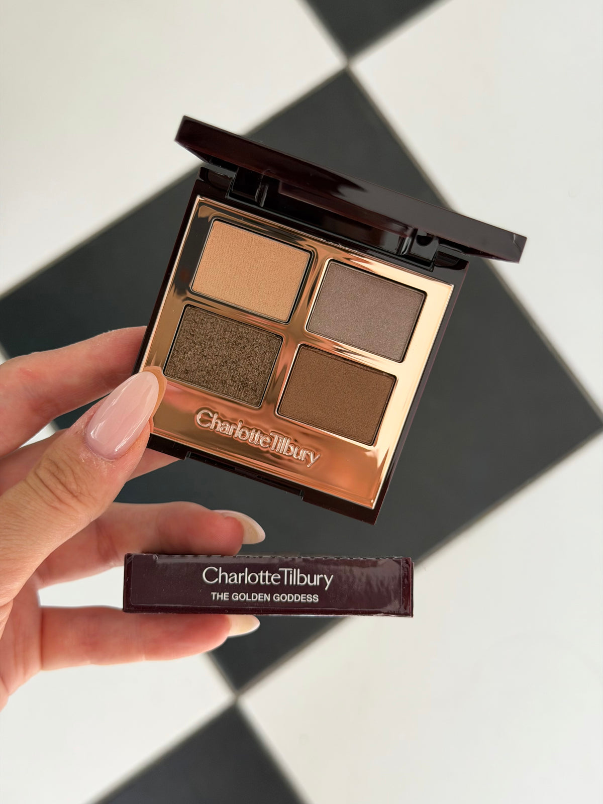 CHARLOTTE TILBURY Luxury Palette - 
The Golden Goddess