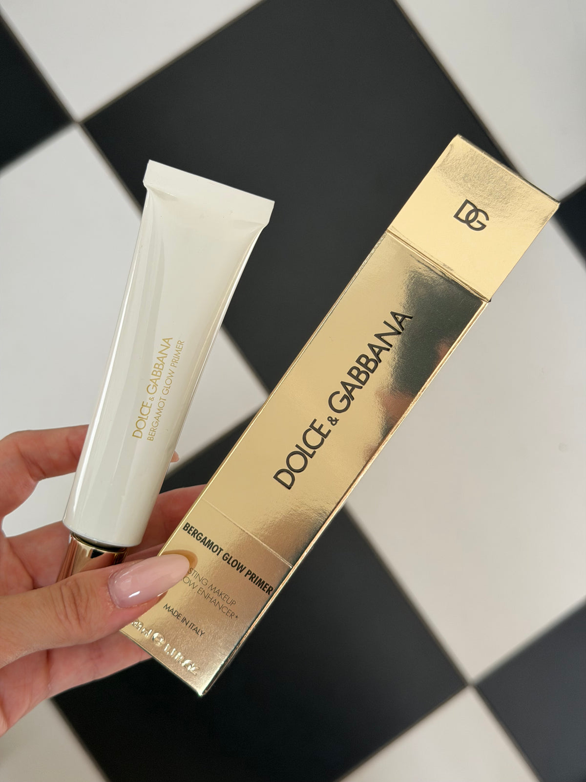 DOLCE&GABBANA Bergamot Glow Primer
Lasting Makeup & Glow Enhancer