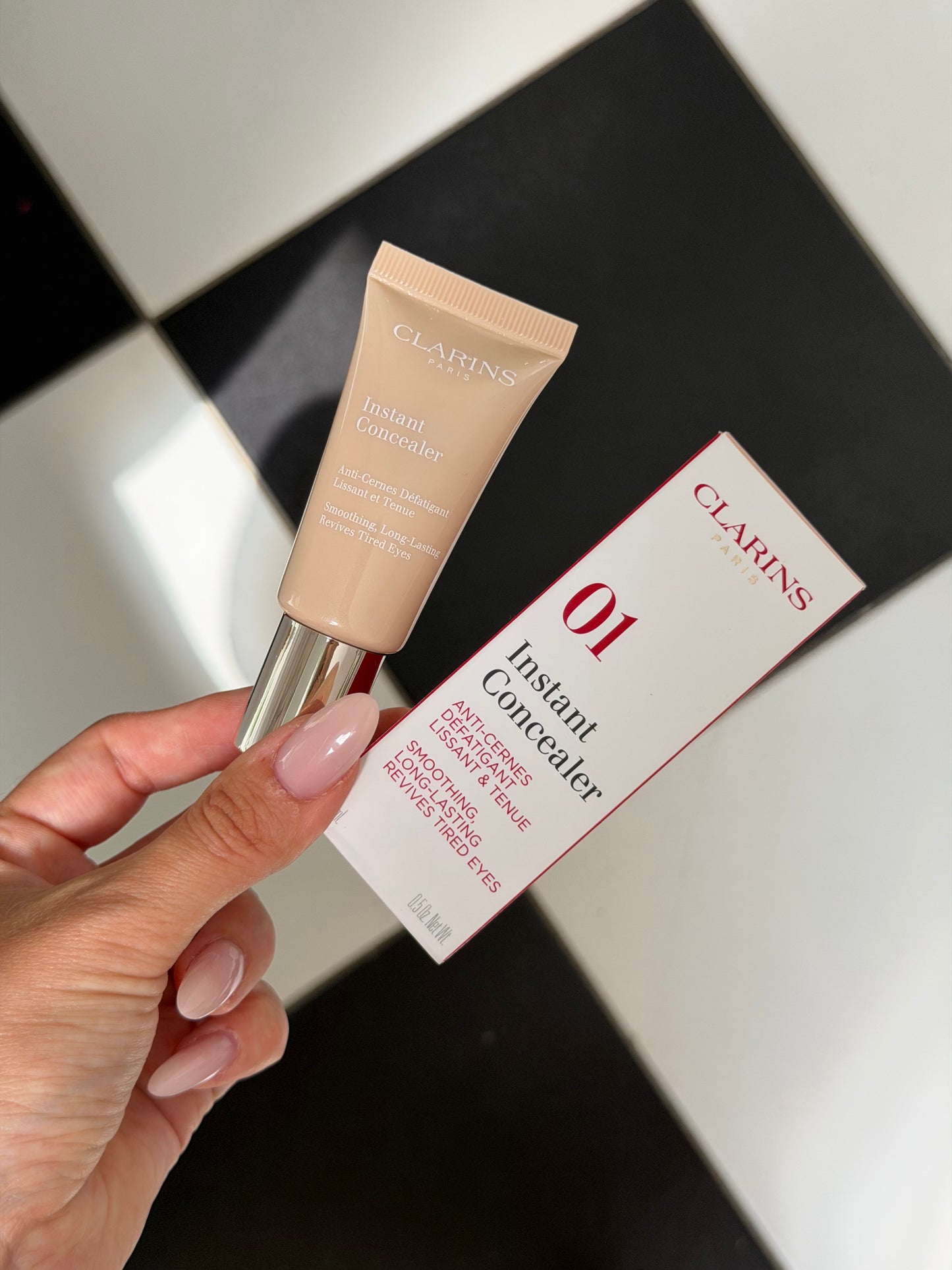 CLARINS Instant Concealer (01) Smoothing, Long-Lasting Revives Tired Eyes