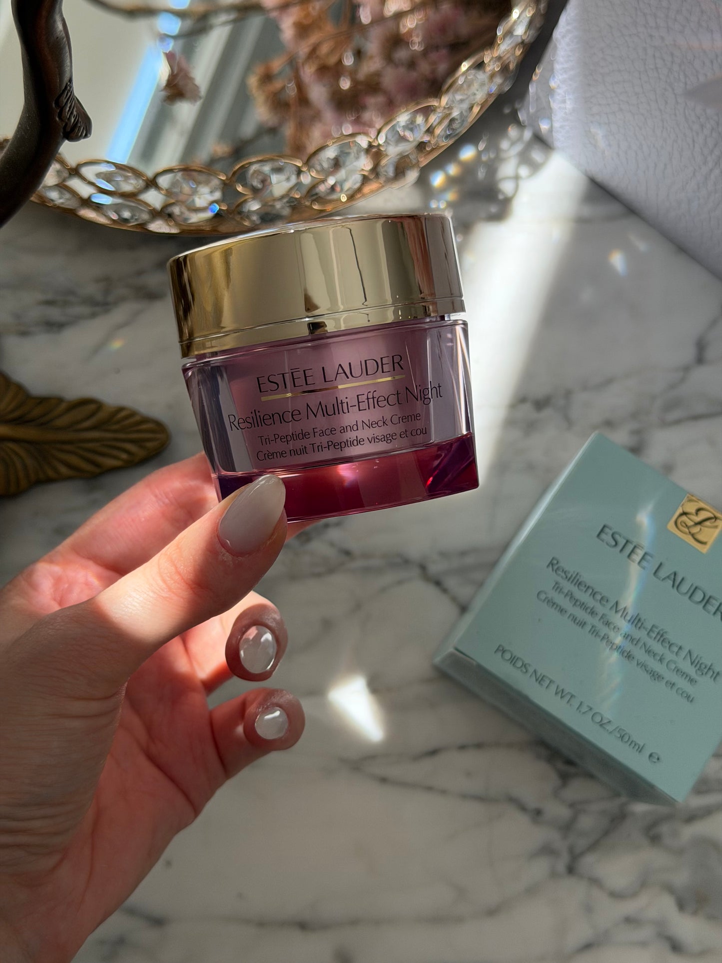 ESTEE LAUDER Resilience Multi-Effect Night
Tri-Peptide Face and Neck Creme SPF15