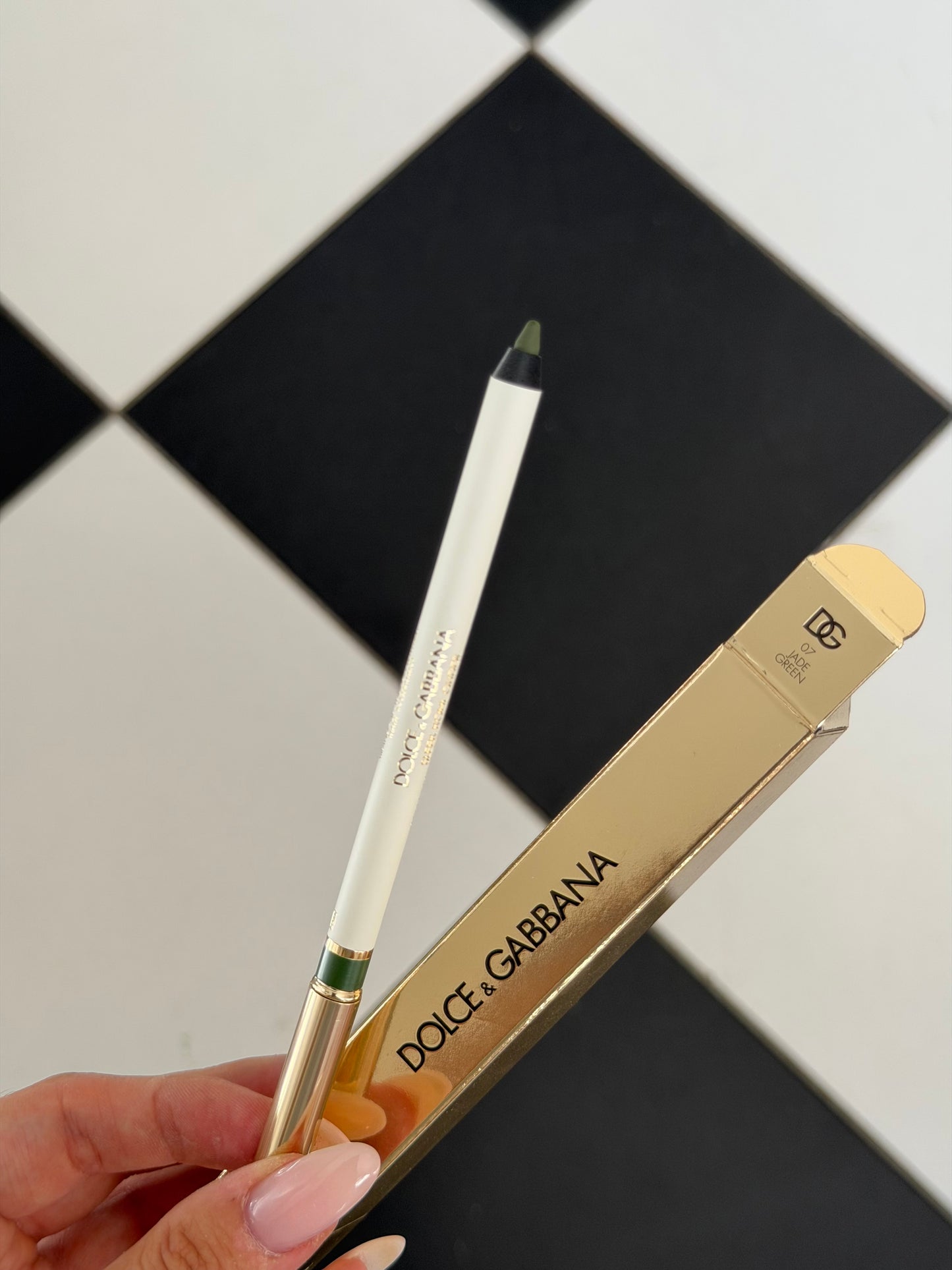 DOLCE&GABBANA Sleek Khol Glider 
10H Lasting Intense Color Eye Pencil (07)