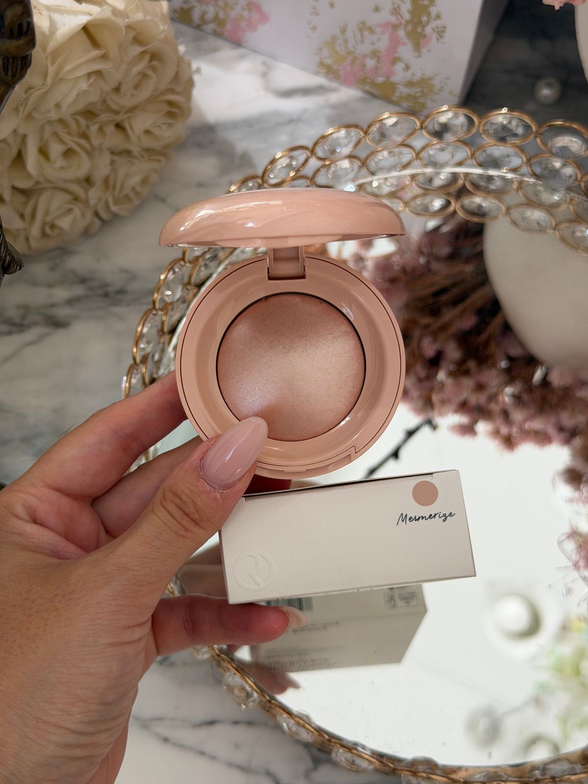 RARE BEAUTY Positive Light Silky Touch Highlighter - Mesmerize