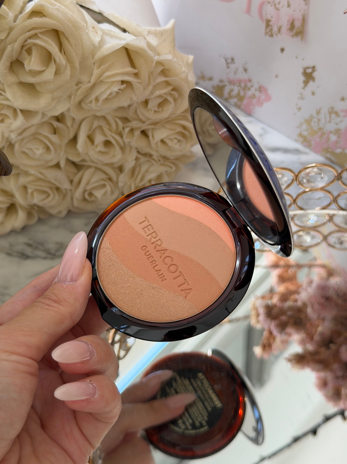 GUERLAIN Terracotta Golden Dunes
The Sun-Kissed Healthy Glow Powder Limited Edition - Case Blue Dakhla