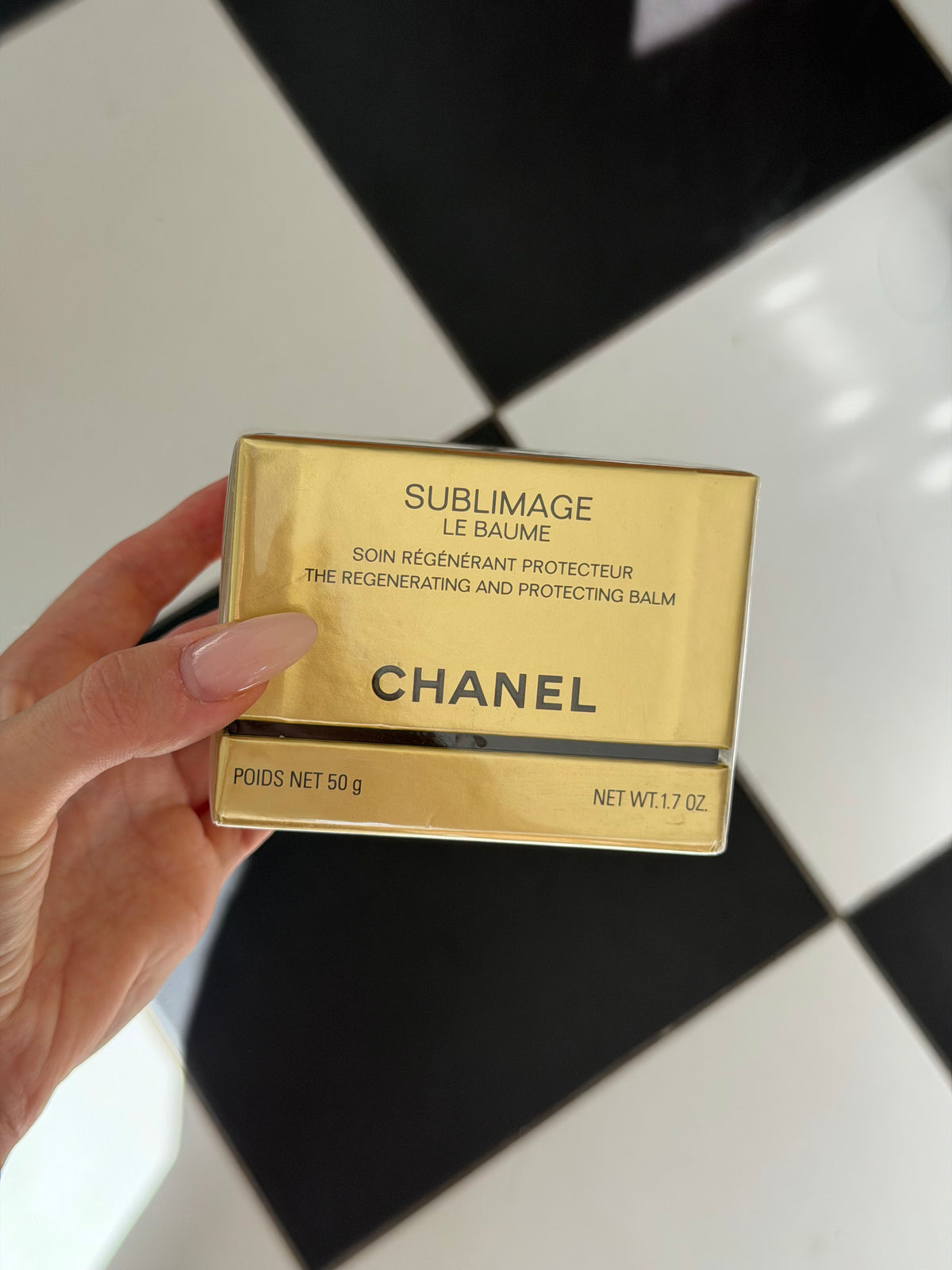 CHANEL Sublimage Le Baume
Ultimate Protecting Balm: Reinvigorates and Comforts