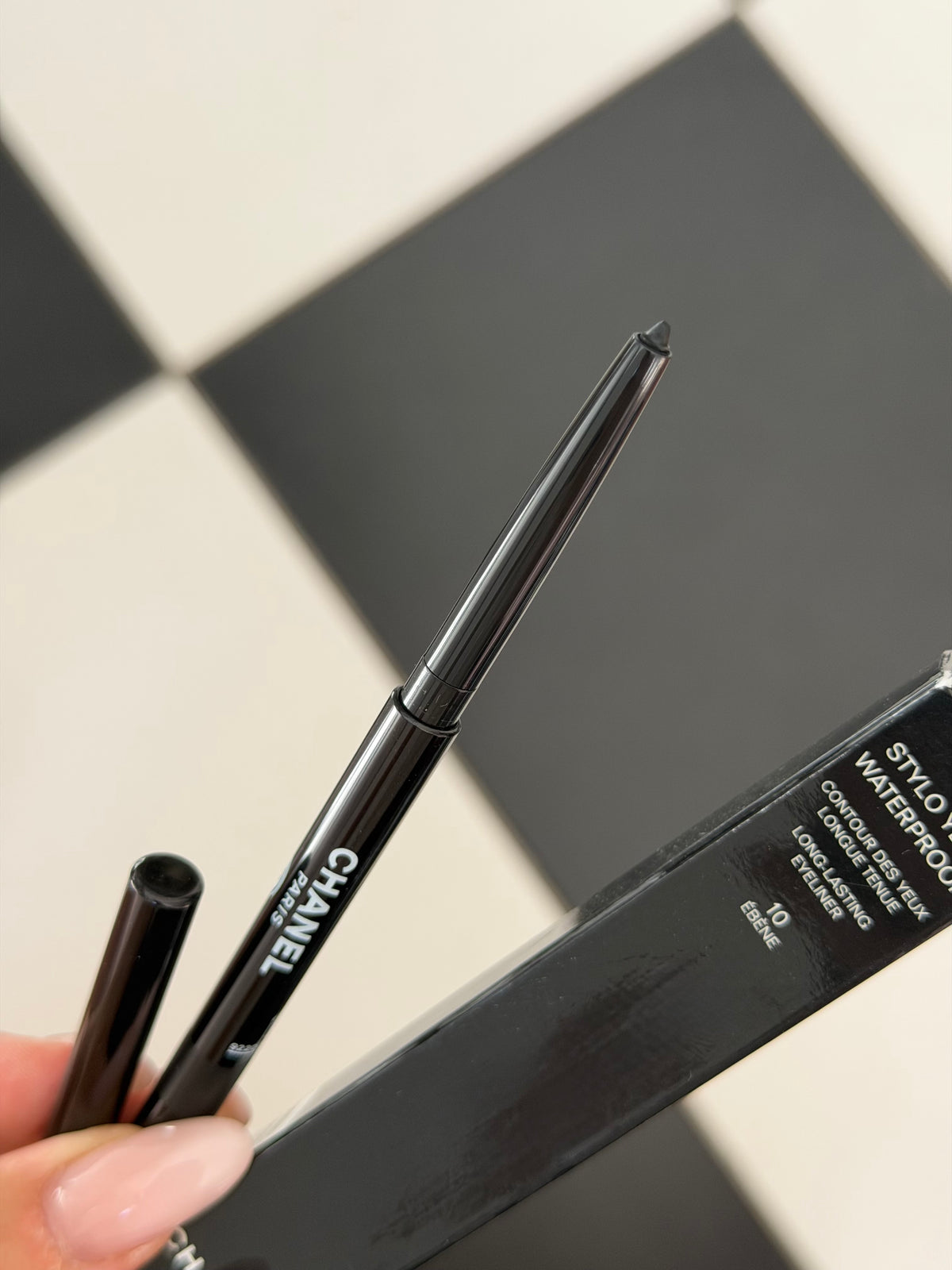 CHANEL Stylo Eyes Waterproof (10)
Long-Lasting Eyeliner