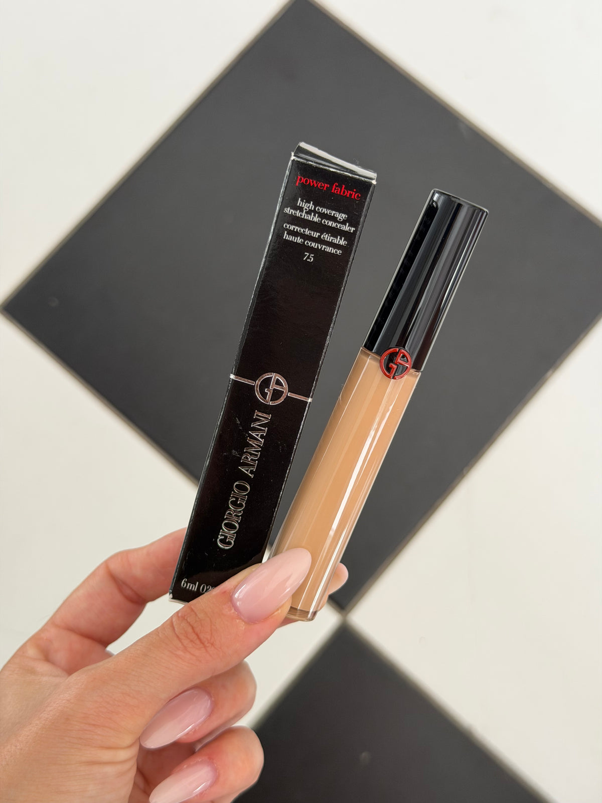 ARMANI Beauty
Power Fabric + Longwear Matte Multi-Retouch Concealer (7.5)