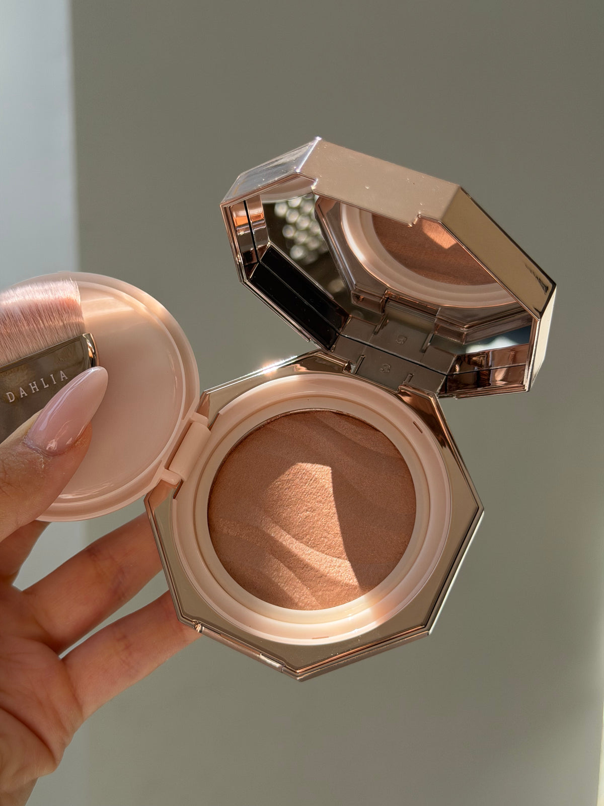 DEAR DAHLIA Blooming Edition
Endless Glow Illuminator - Highlighter