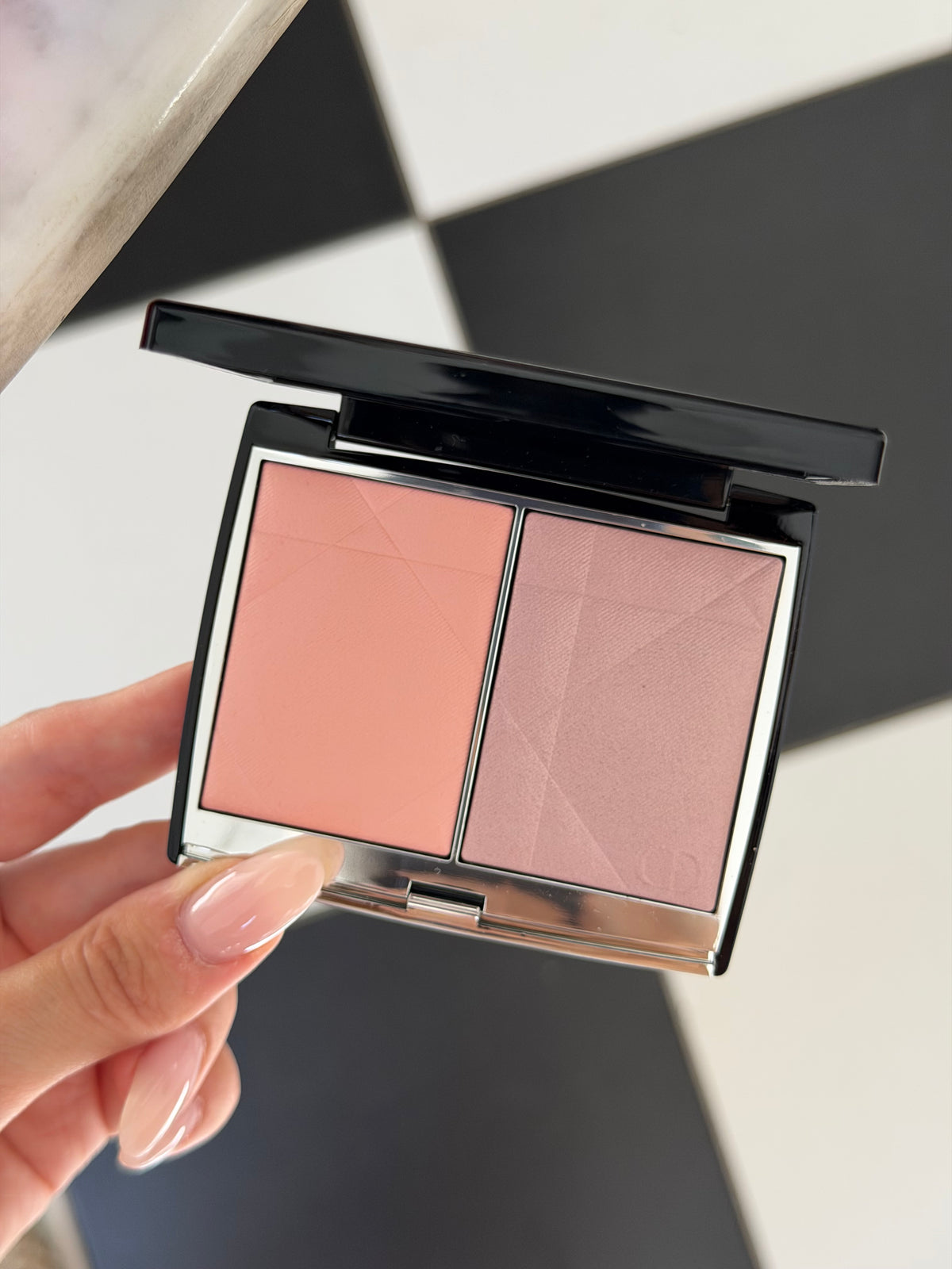 DIOR Rouge Blush Colour & Glow (287)
Multi-Use Face Palette – Color and Highlighter Duo