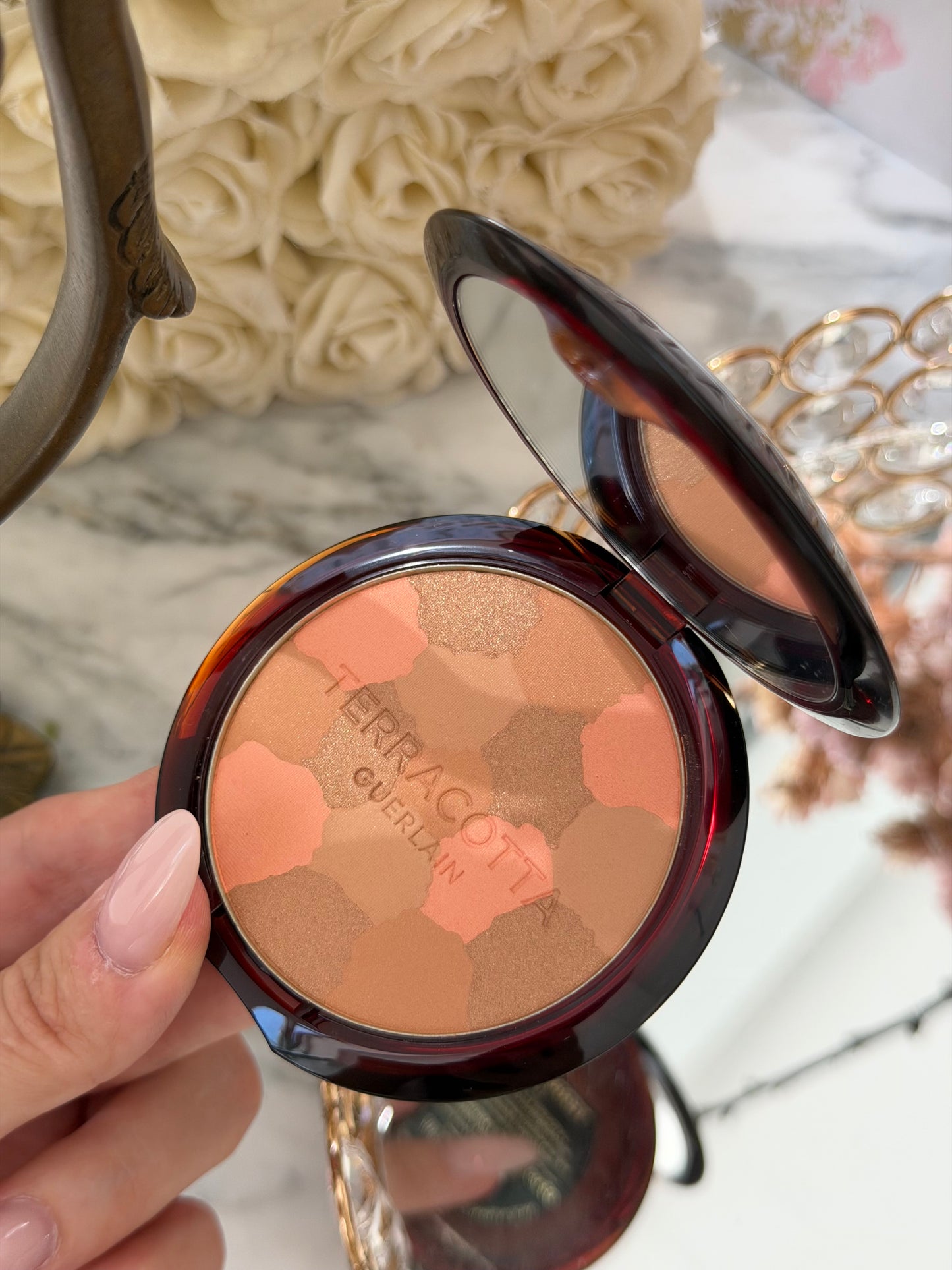 GUERLAIN Terracotta Light The Sun-Kissed Natural Healthy Glow Powder (03)
Soft & Blushing Long-Lasting
