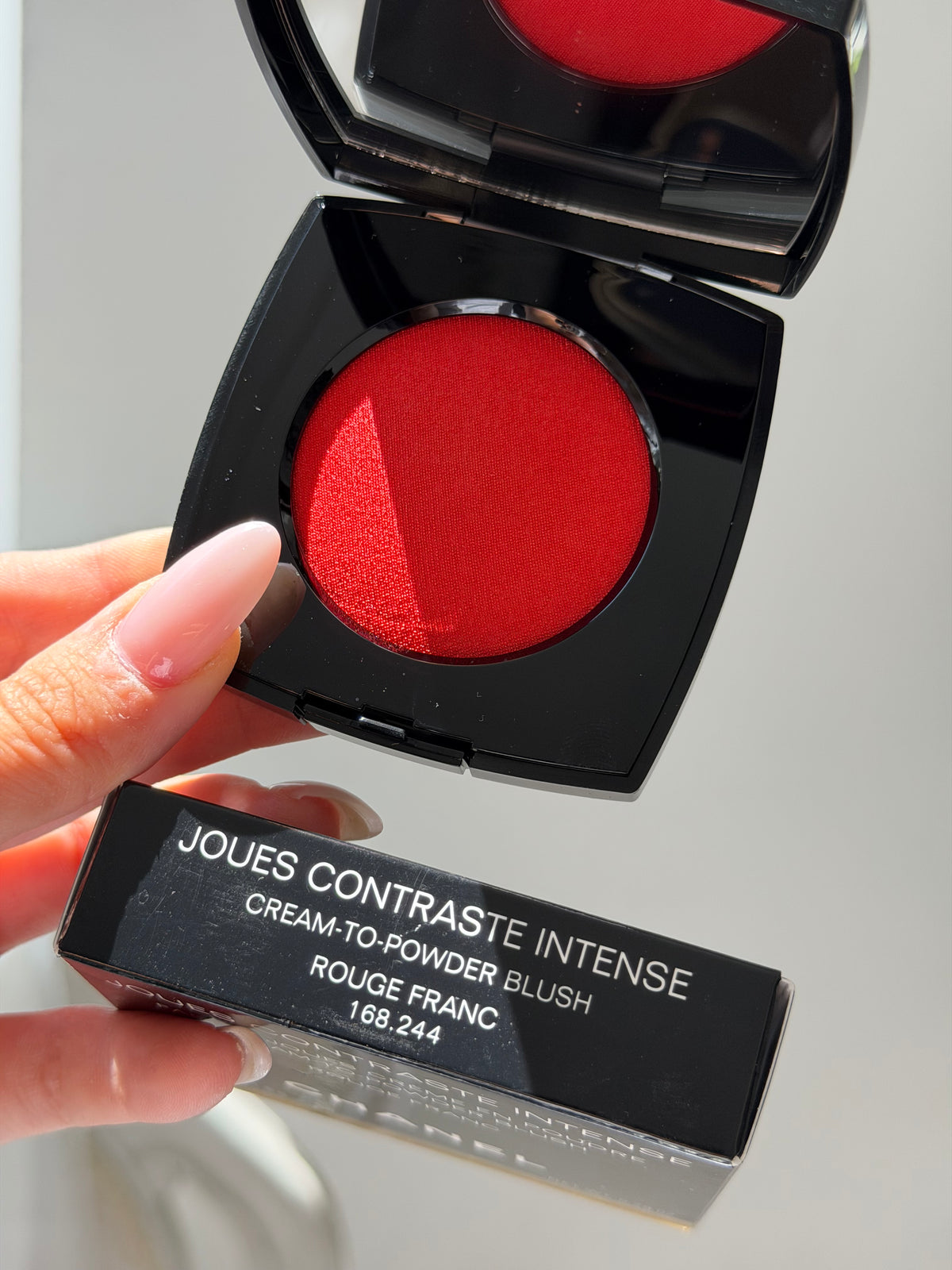 CHANEL Joues Contraste Intense
Cream-to-Powder Blush (Rouge Franc)