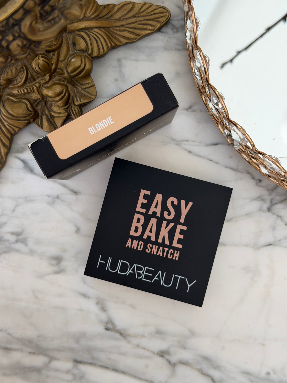 HUDA BEAUTY Easy Bake and Snatch Pressed Brightening and Setting Powder - Blondie