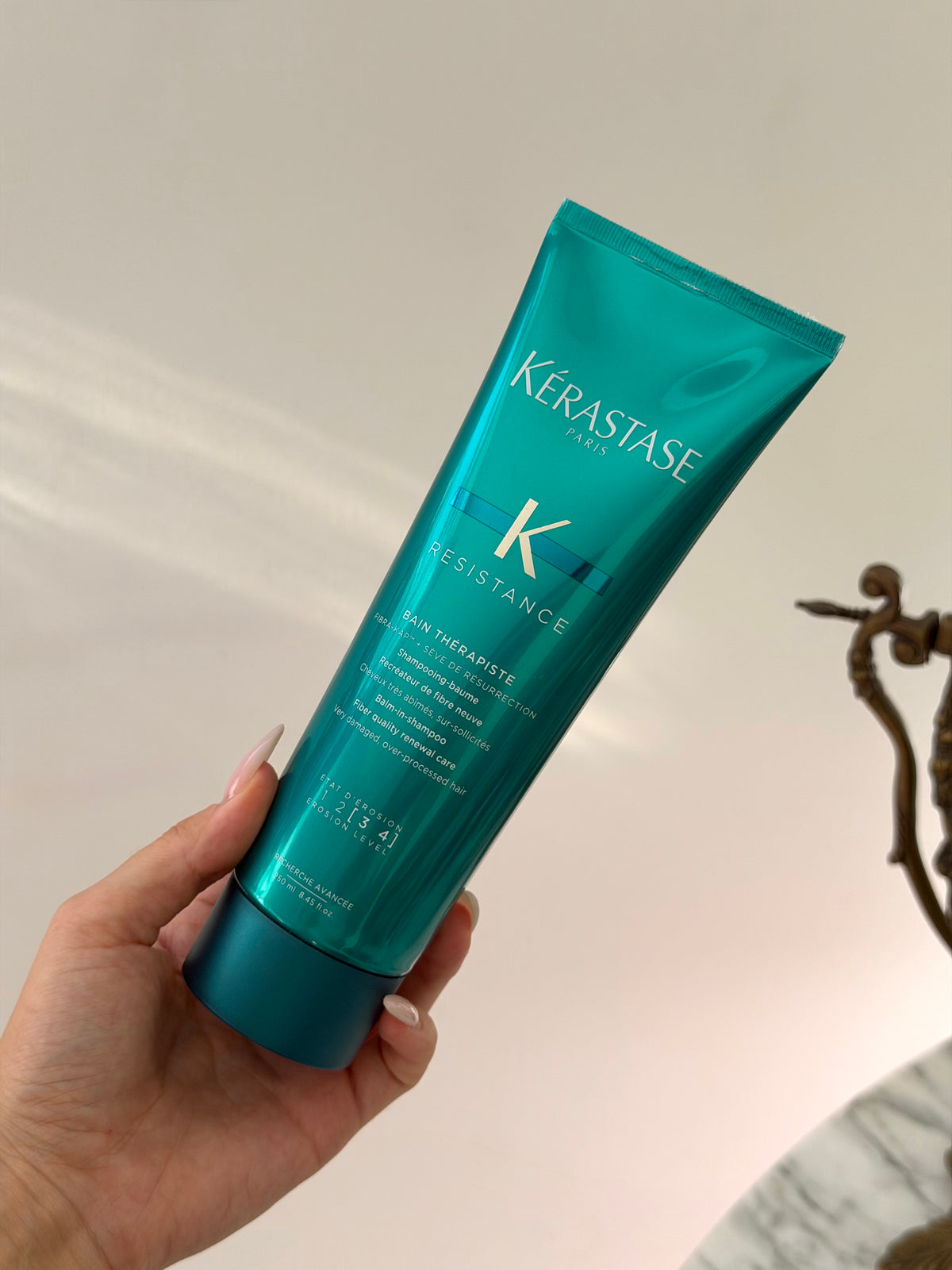 KÉRASTASE Resistance
Bain Thérapiste Balm-In-Shampoo
Very Damaged Hair