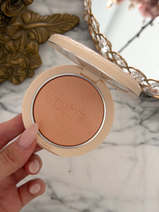 DIOR Forever Couture Luminizer (04)
Longwear Highlighter - 95%* Natural-Origin Pigments