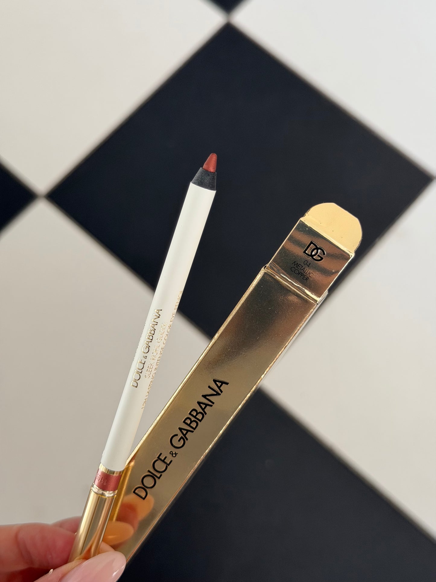 DOLCE&GABBANA Sleek Khol Glider 
10H Lasting Intense Color Eye Pencil (04)