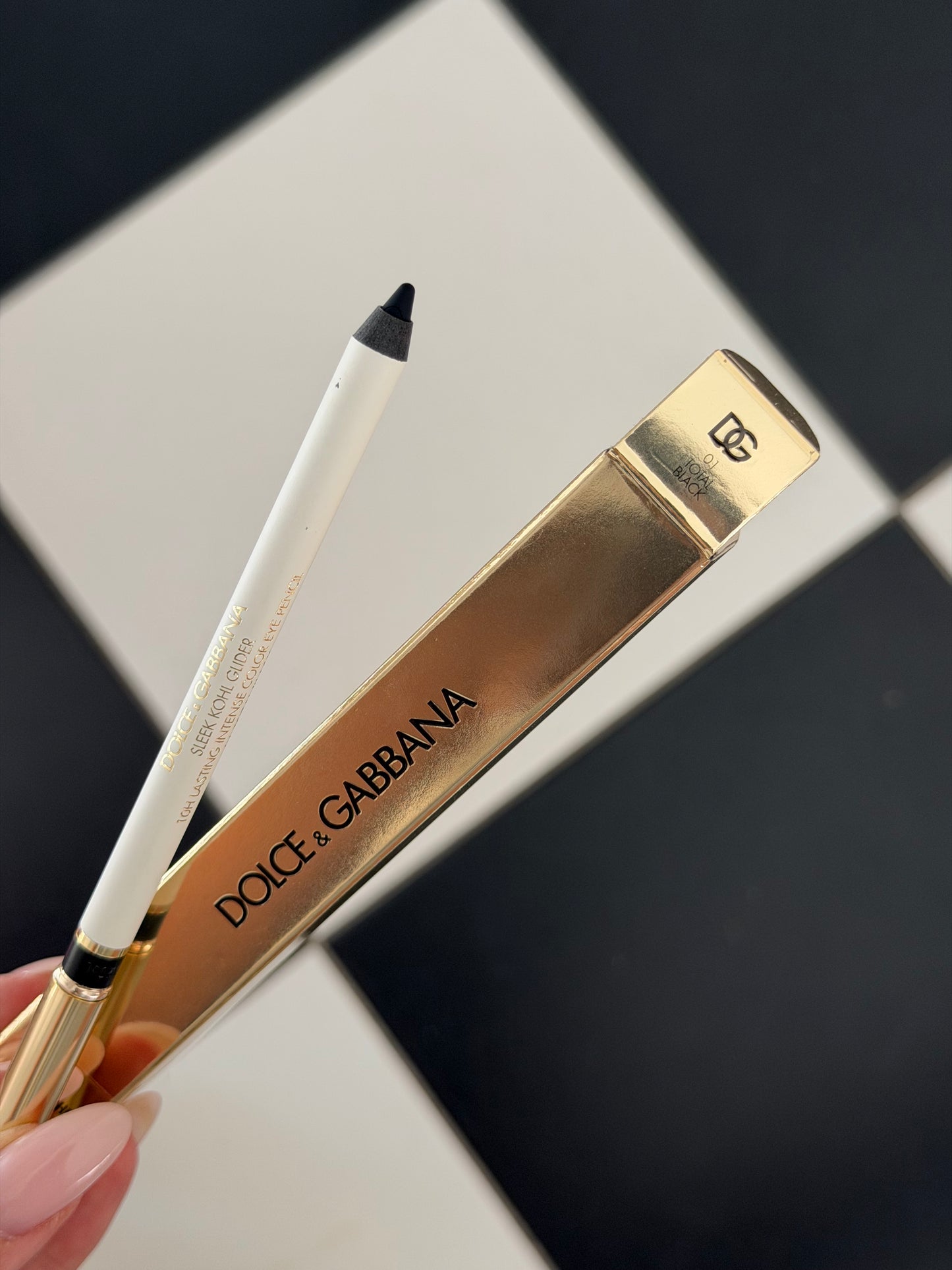 DOLCE&GABBANA Sleek Khol Glider 
10H Lasting Intense Color Eye Pencil (01)