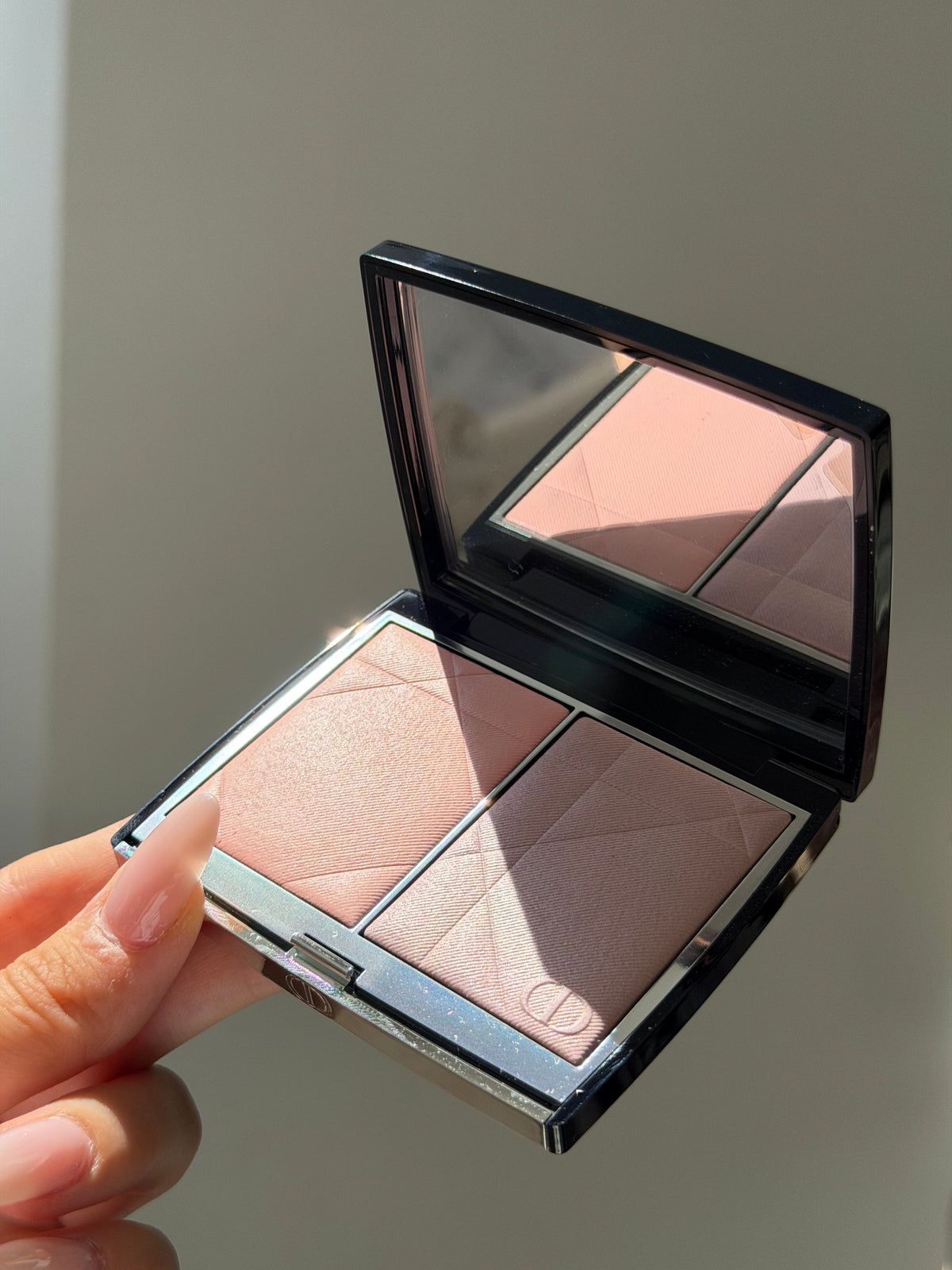 DIOR Rouge Blush Colour & Glow (287)
Multi-Use Face Palette – Color and Highlighter Duo