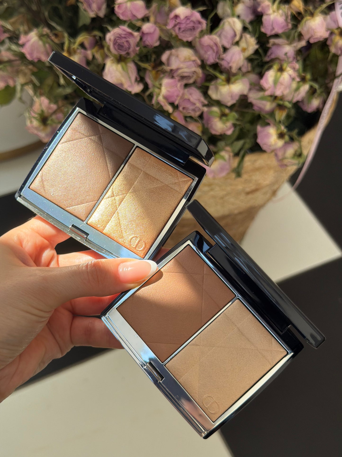 DIOR Rouge Blush Colour & Glow (100)
Multi-Use Face Palette – Color and Highlighter Duo