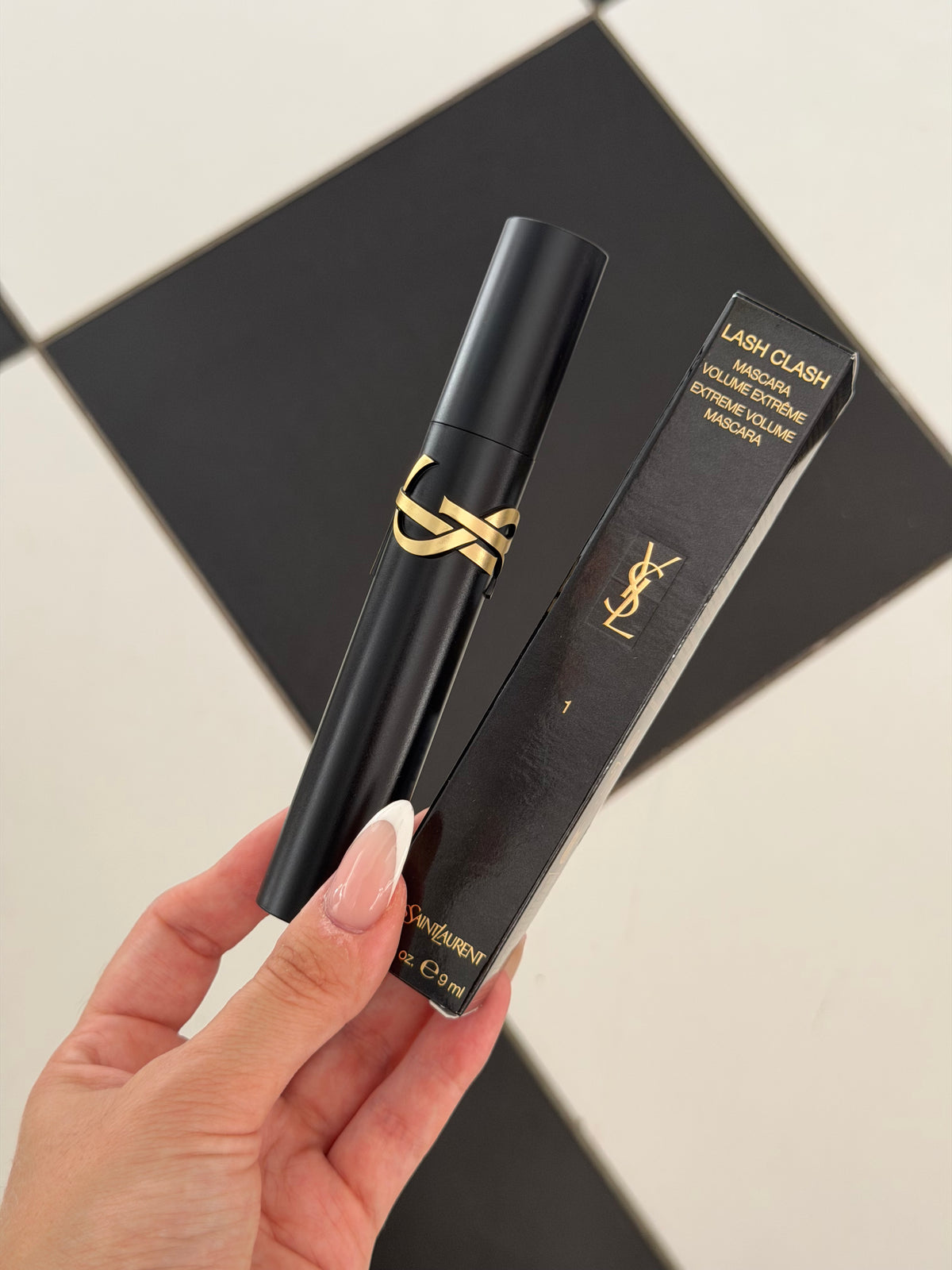 YSL
Lash Clash Extreme Volume Mascara - Black