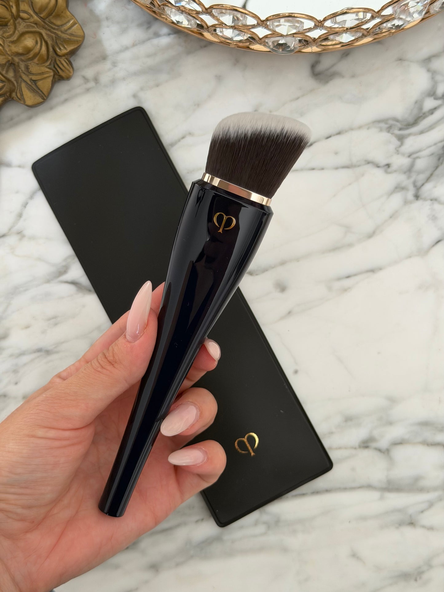 CLÉ DE PEAU BEAUTÉ Light Coverage Foundation Brush
