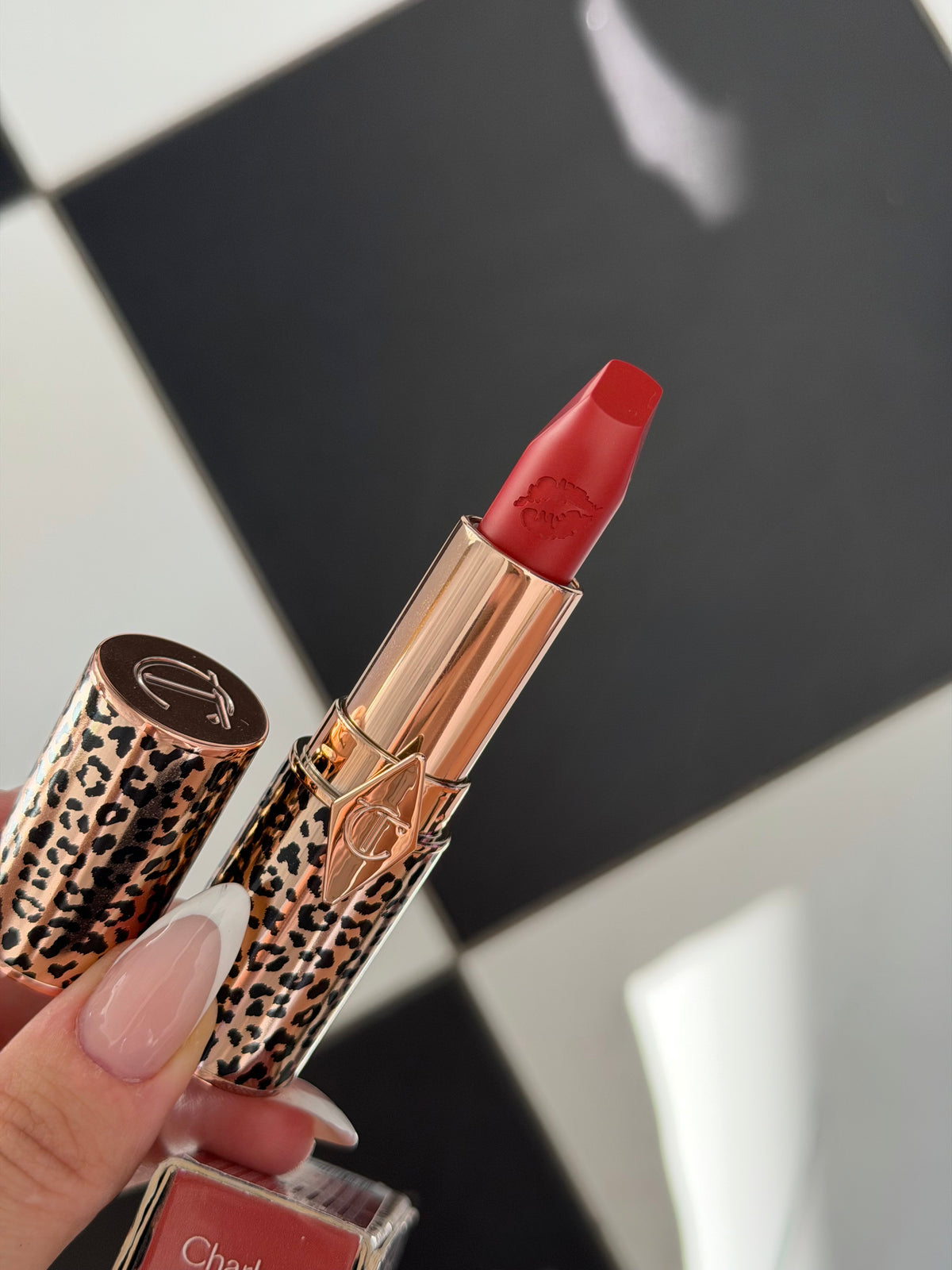 CHARLOTTE TILBURY
Hot Lips Lipstick - Red Hot Susan