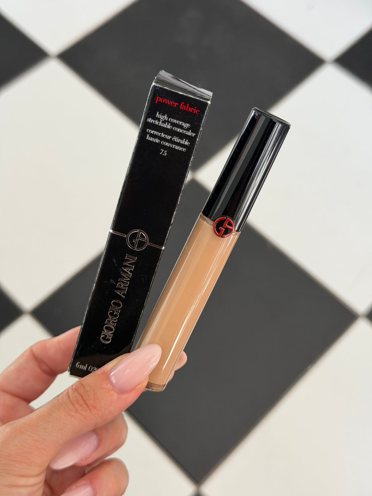 ARMANI Beauty
Power Fabric + Longwear Matte Multi-Retouch Concealer (7.5)