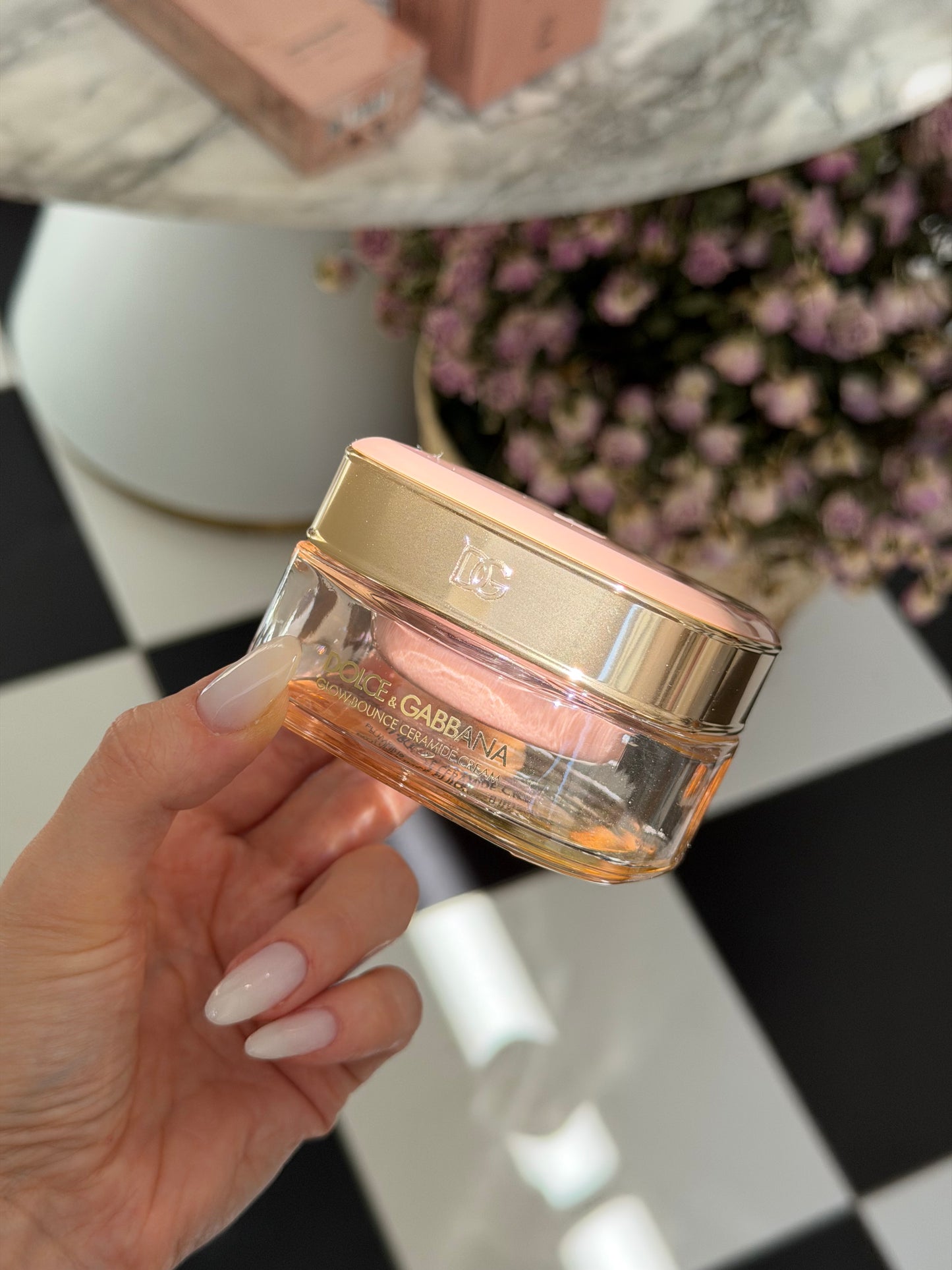 DOLCE&GABBANA Glow-Bounce Ceramide Cream
Plumping & Refining Moisturizer
