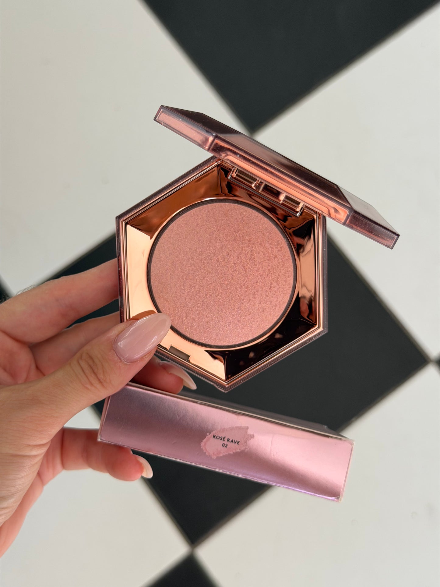 FENTY BEAUTY Diamond Bomb All-Over Diamond Veil Highlighter - Rosé Rave