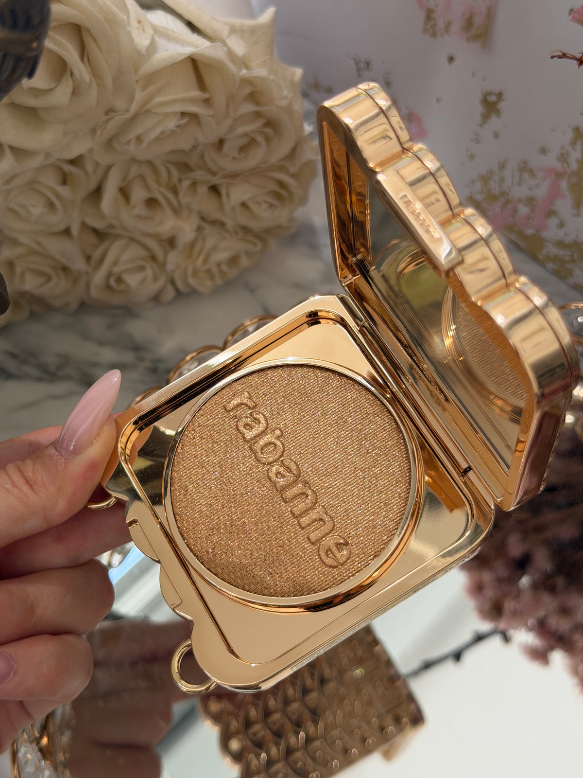 PACO RABANNE 1969 Makeup Clutch
Ultra-Shiny, All-Over Luminizer, Second Skin Comfort