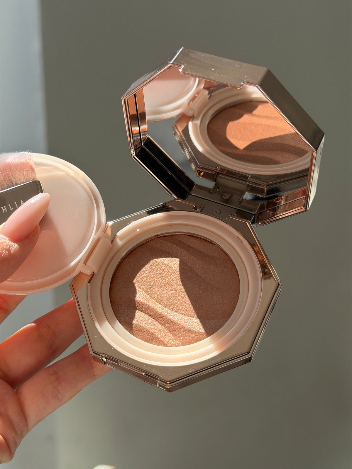 DEAR DAHLIA Blooming Edition
Endless Glow Illuminator - Highlighter