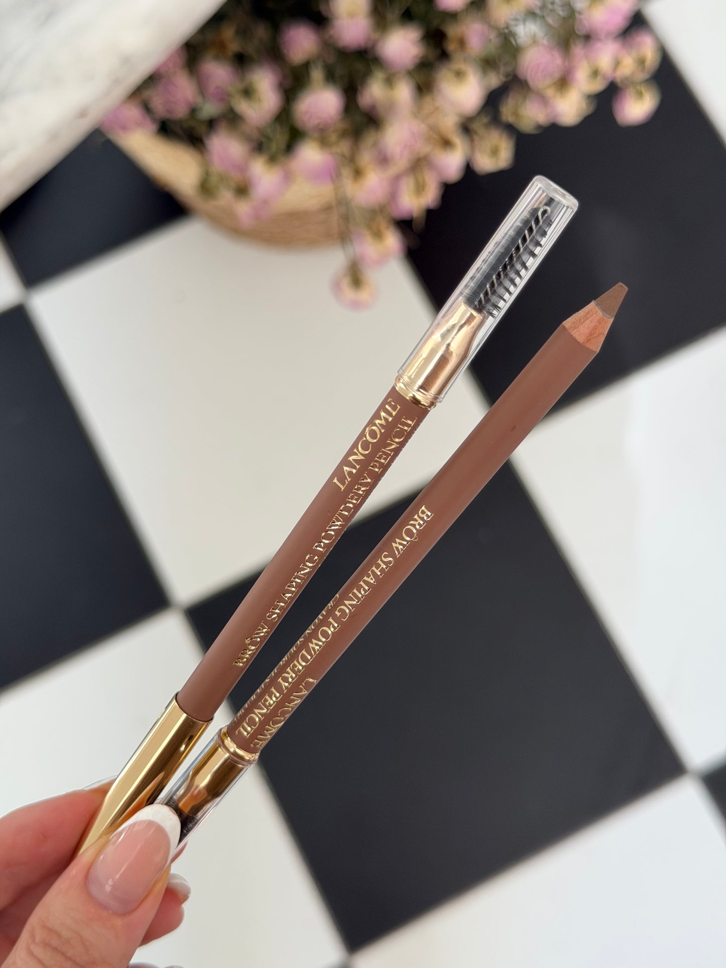 LANCÔME Brow Shaping Powdery Pencil (02)
Defined & Natural