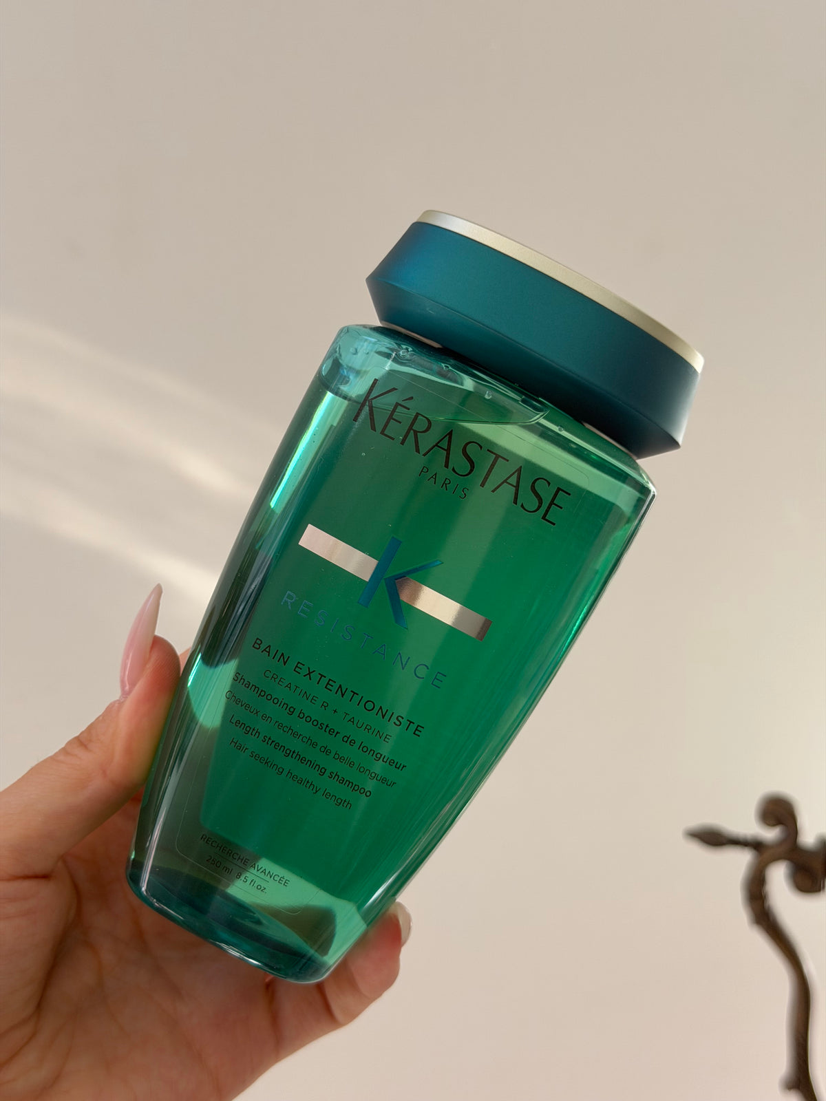 KÉRASTASE Resistance Bain Extentioniste
Elasticity-Enhancing Shampoo
