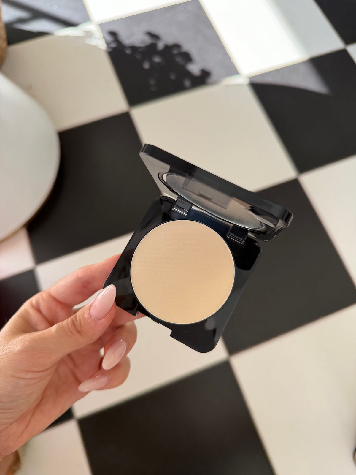 HUDA BEAUTY Easy Bake Airbrush Matte Pressed Powder - Pound Cake