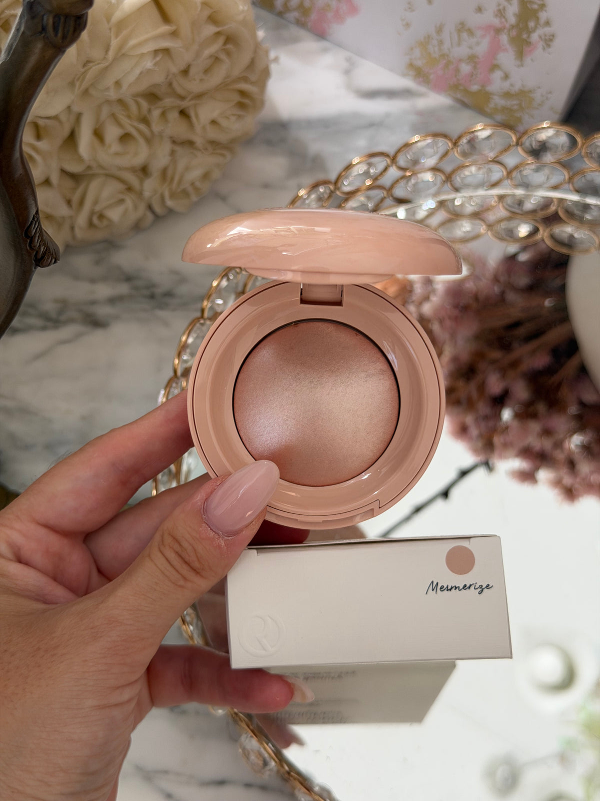 RARE BEAUTY Positive Light Silky Touch Highlighter - Mesmerize